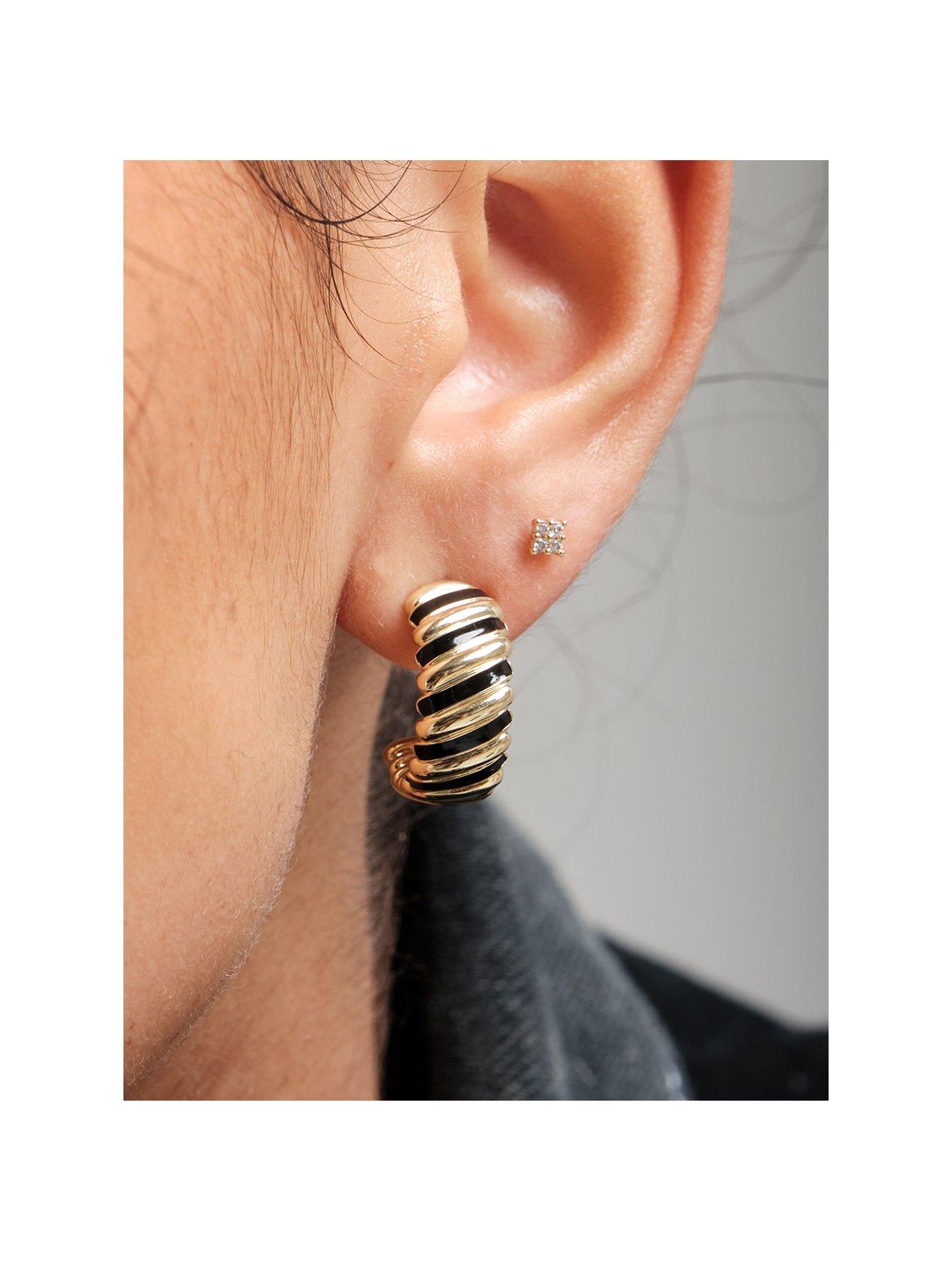Inicio Inicio Gold Plated Mini Crystal Diamond Shape Stud Earrings