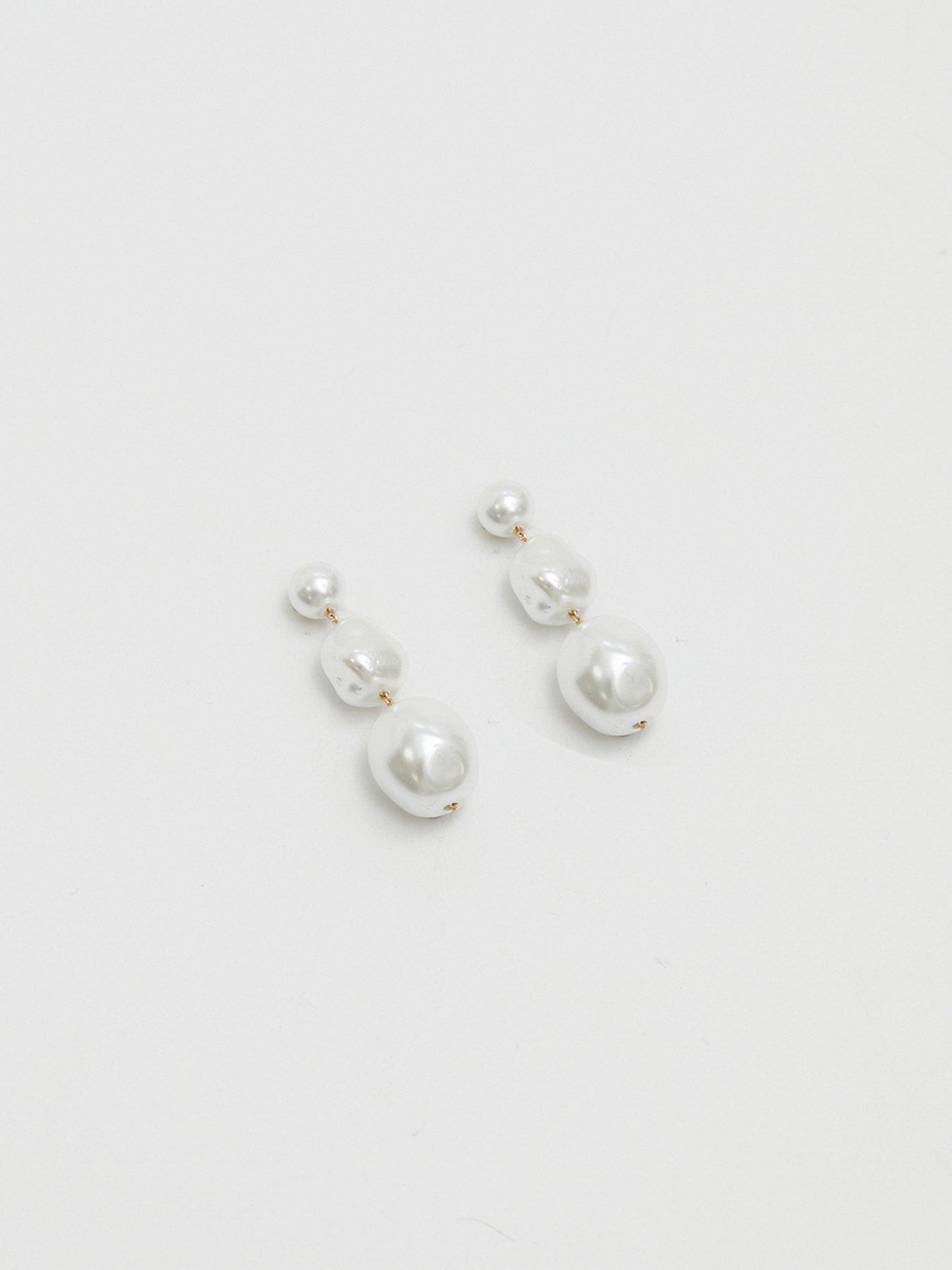 mood-mood-silver-pearl-graduated-linear-drop-earringsoutfit