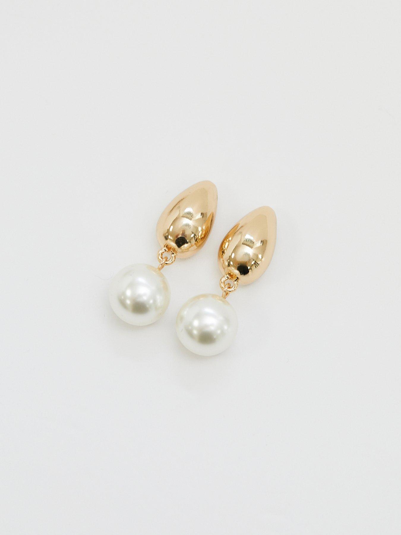 mood-mood-gold-polished-pearl-charm-hoop-earringsoutfit