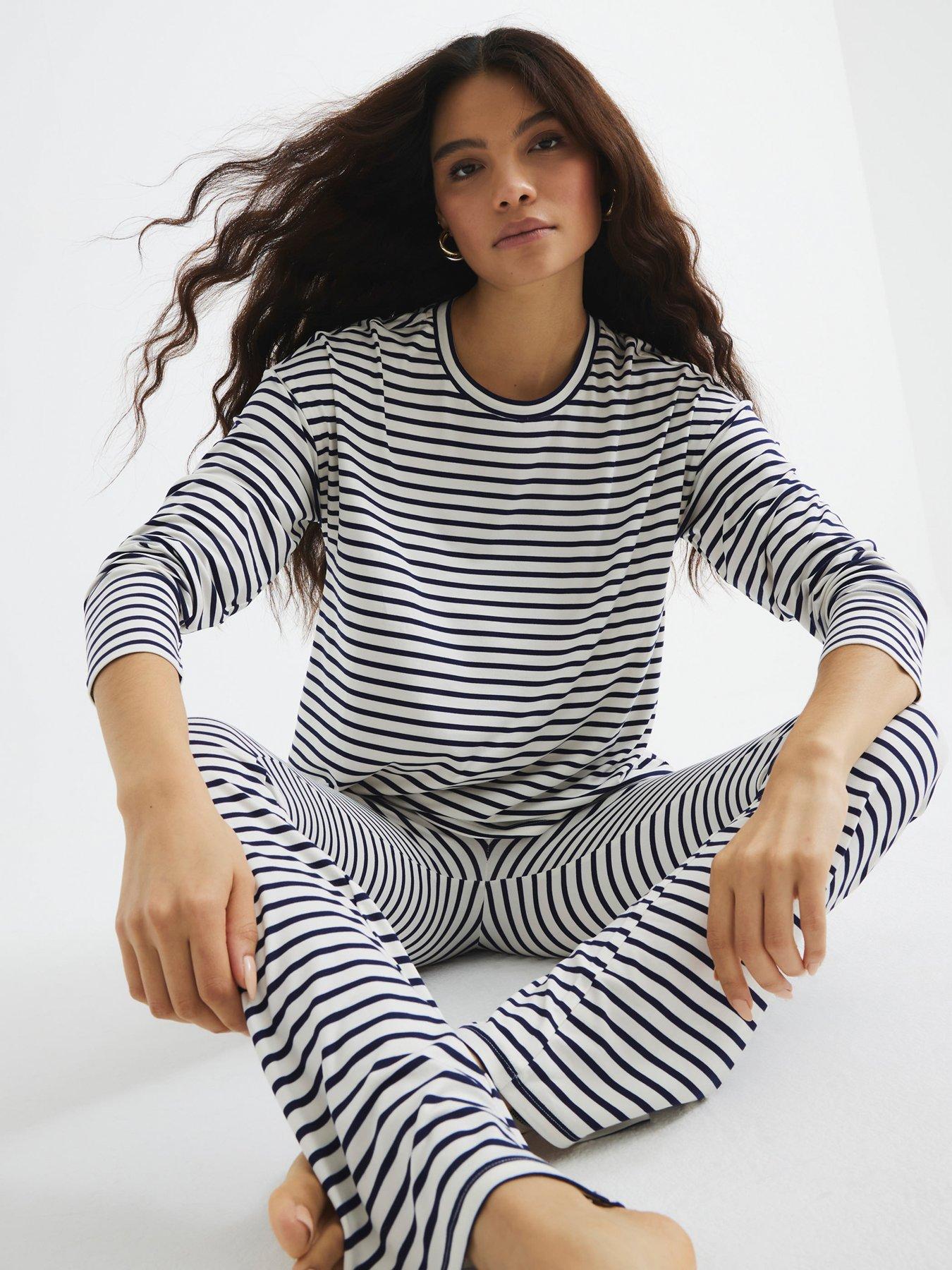 river-island-top-and-trouser-stripe-loungewear-set-navyoutfit