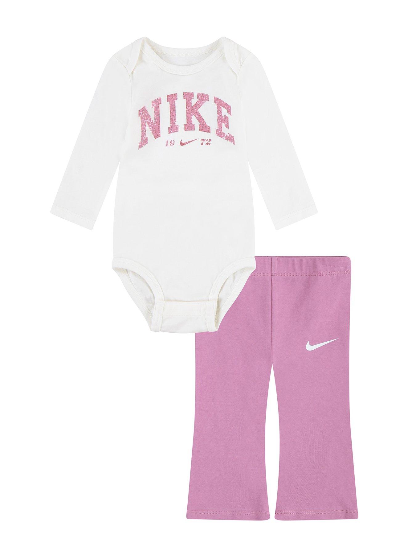 nike-infants-girls-swoosh-spirit-bodysuit-set-pink