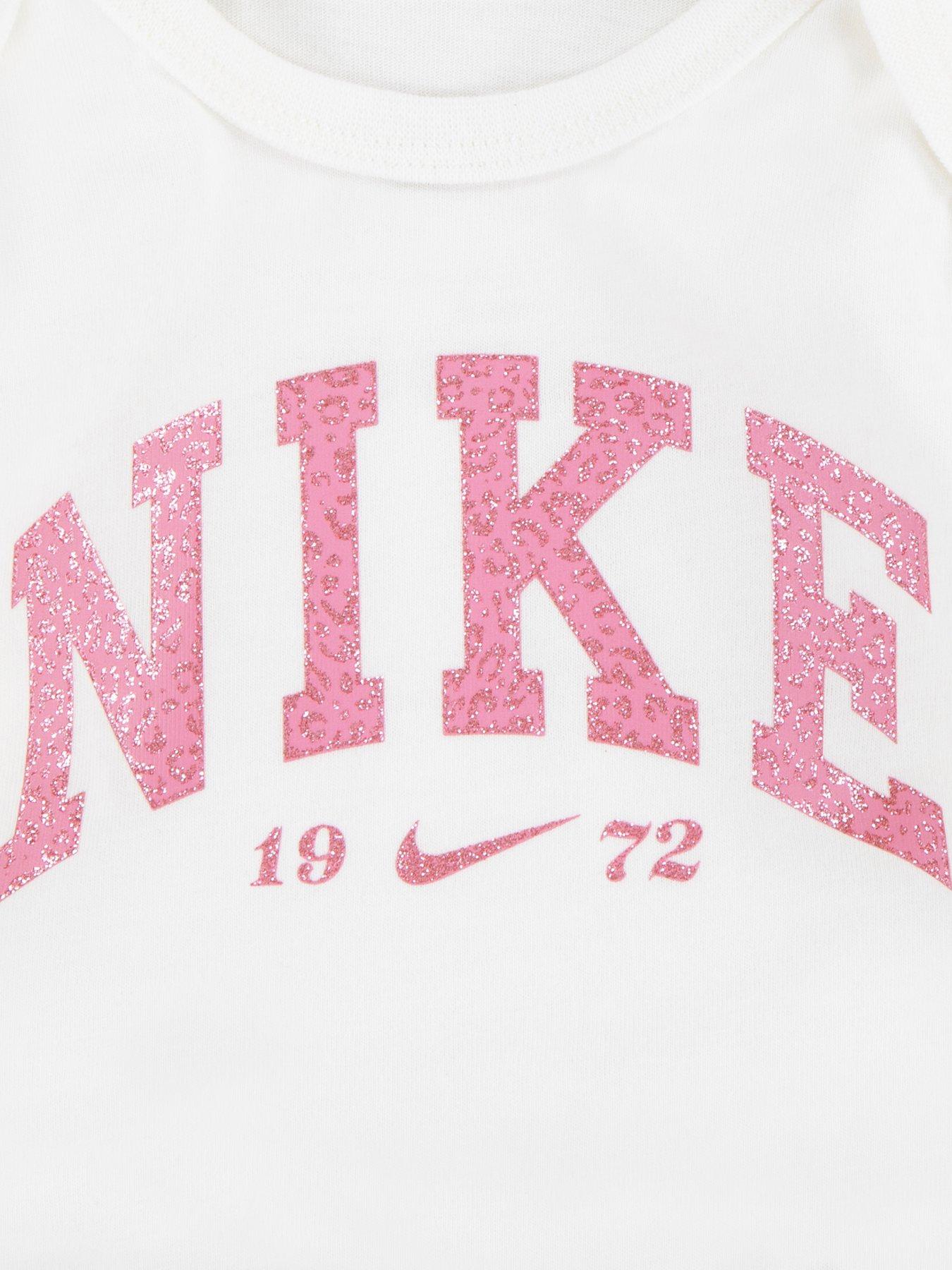 nike-infants-girls-swoosh-spirit-bodysuit-set-pinkdetail