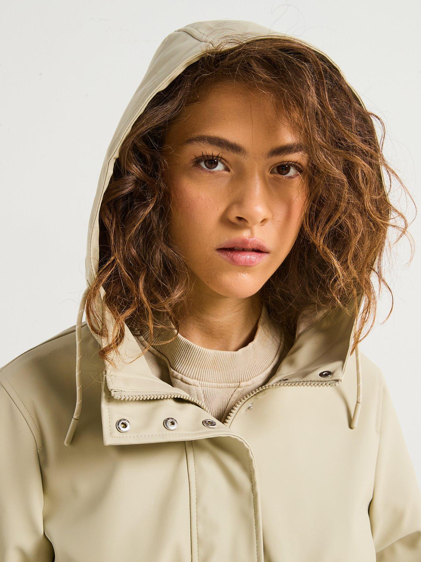 vero-moda-water-proof-coated-jacket-beigeoutfit