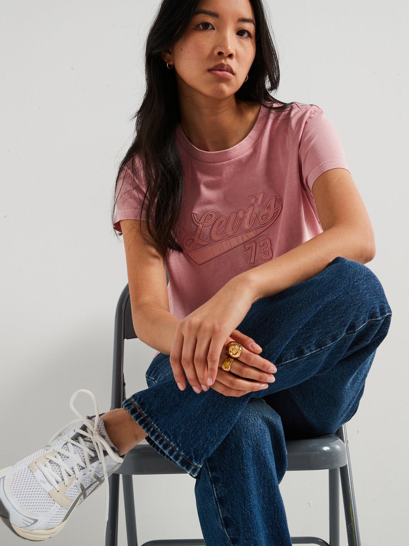 levis-graphic-boxy-tee-satin-script-blushdetail