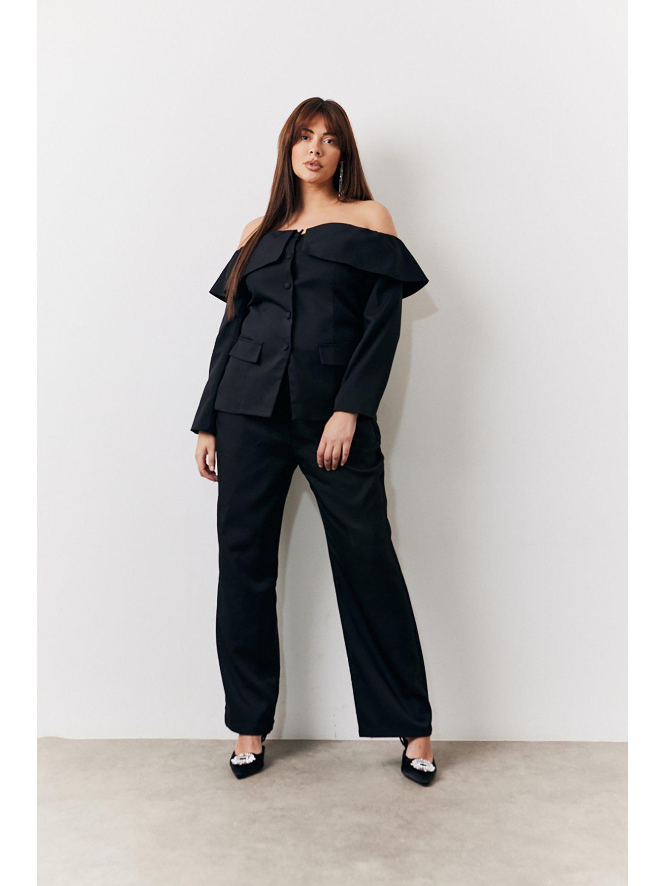 Image 5 of 6 of In The Style Hannah Brown Fold Over Button Through Blazer - Black