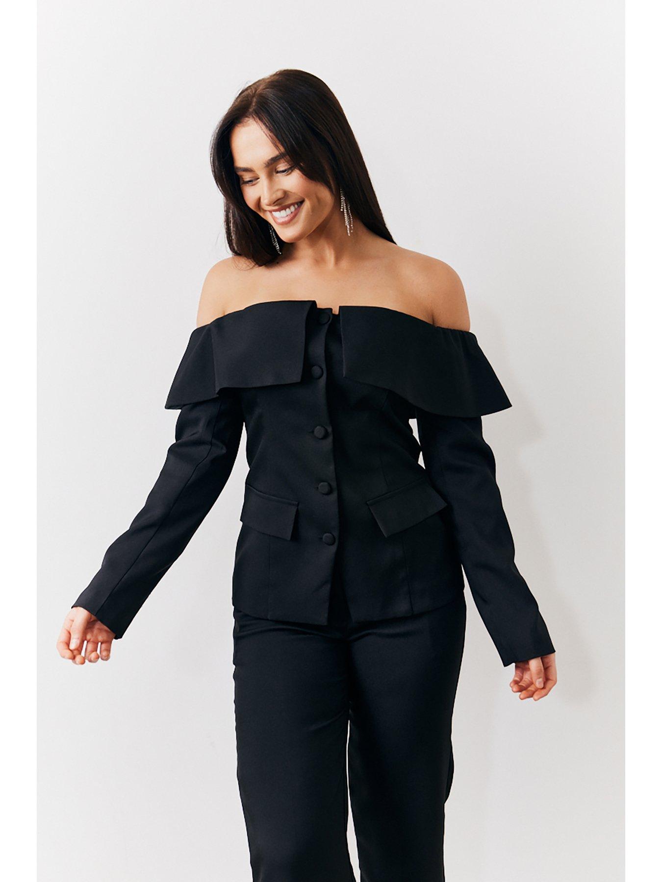 Image 6 of 6 of In The Style Hannah Brown Fold Over Button Through Blazer - Black