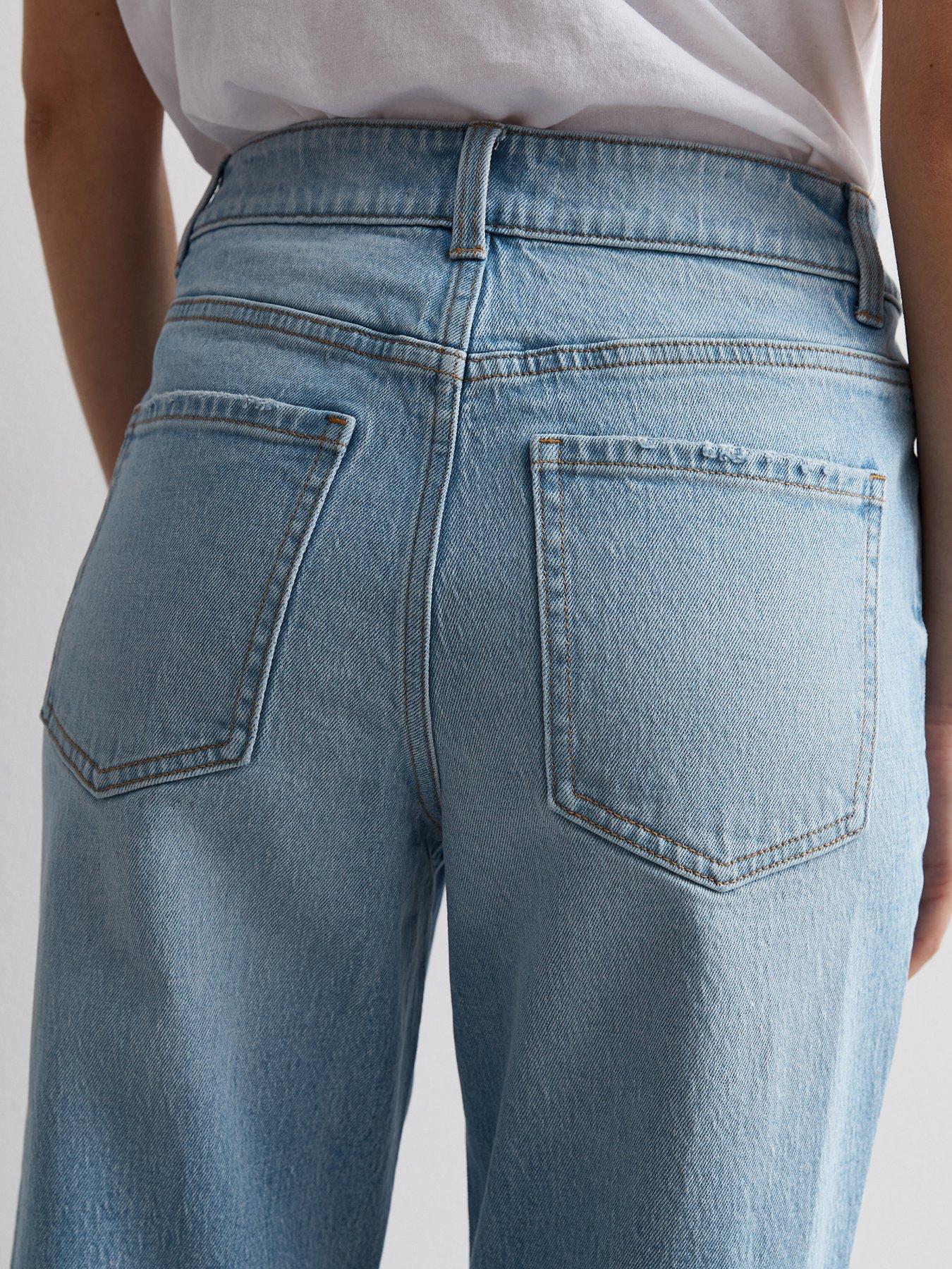 new-look-pale-blue-ripped-knee-high-waist-tori-mom-jeansoutfit