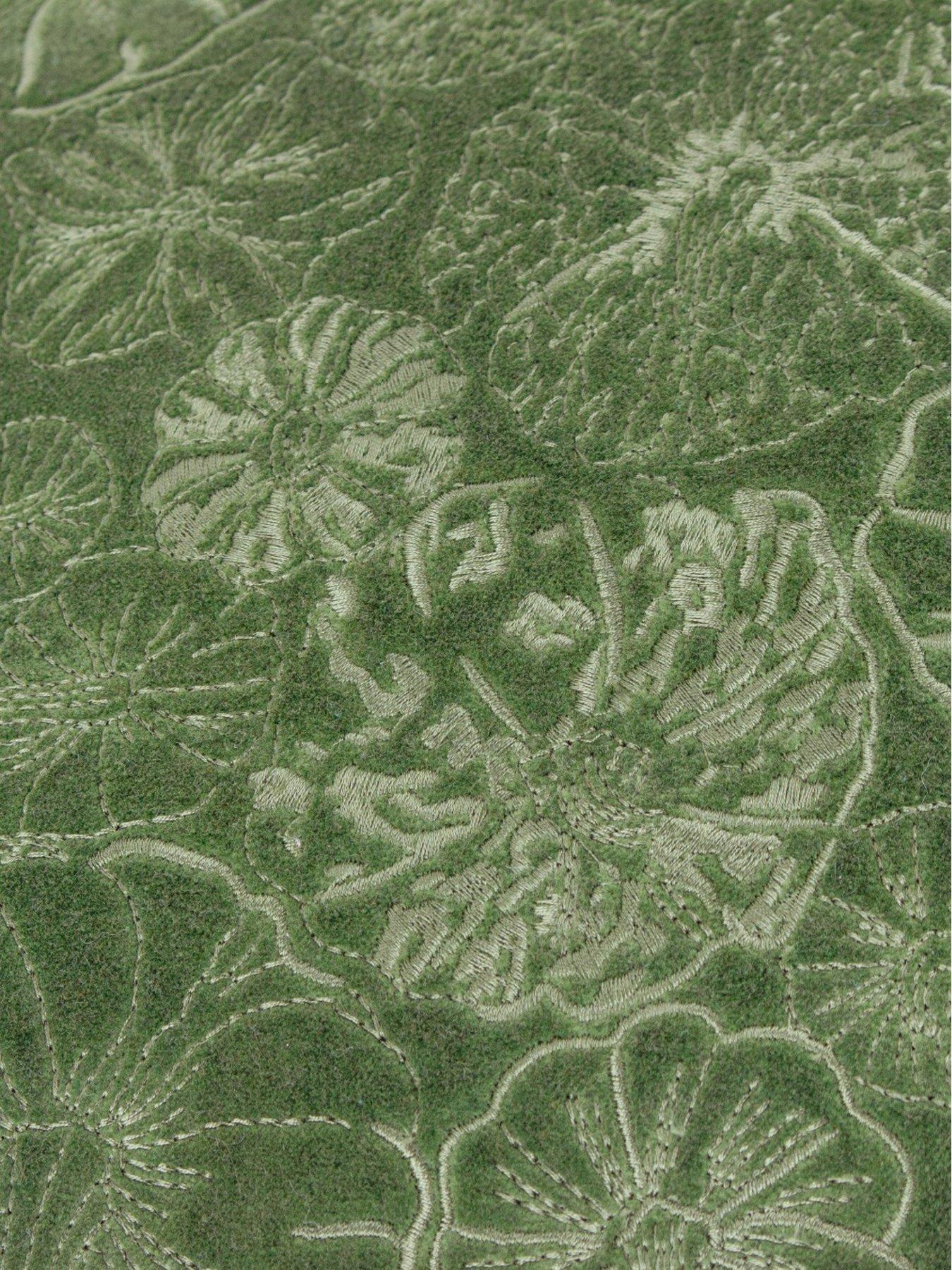 furn-picking-patchnbspcushionnbsp--greenwooddetail