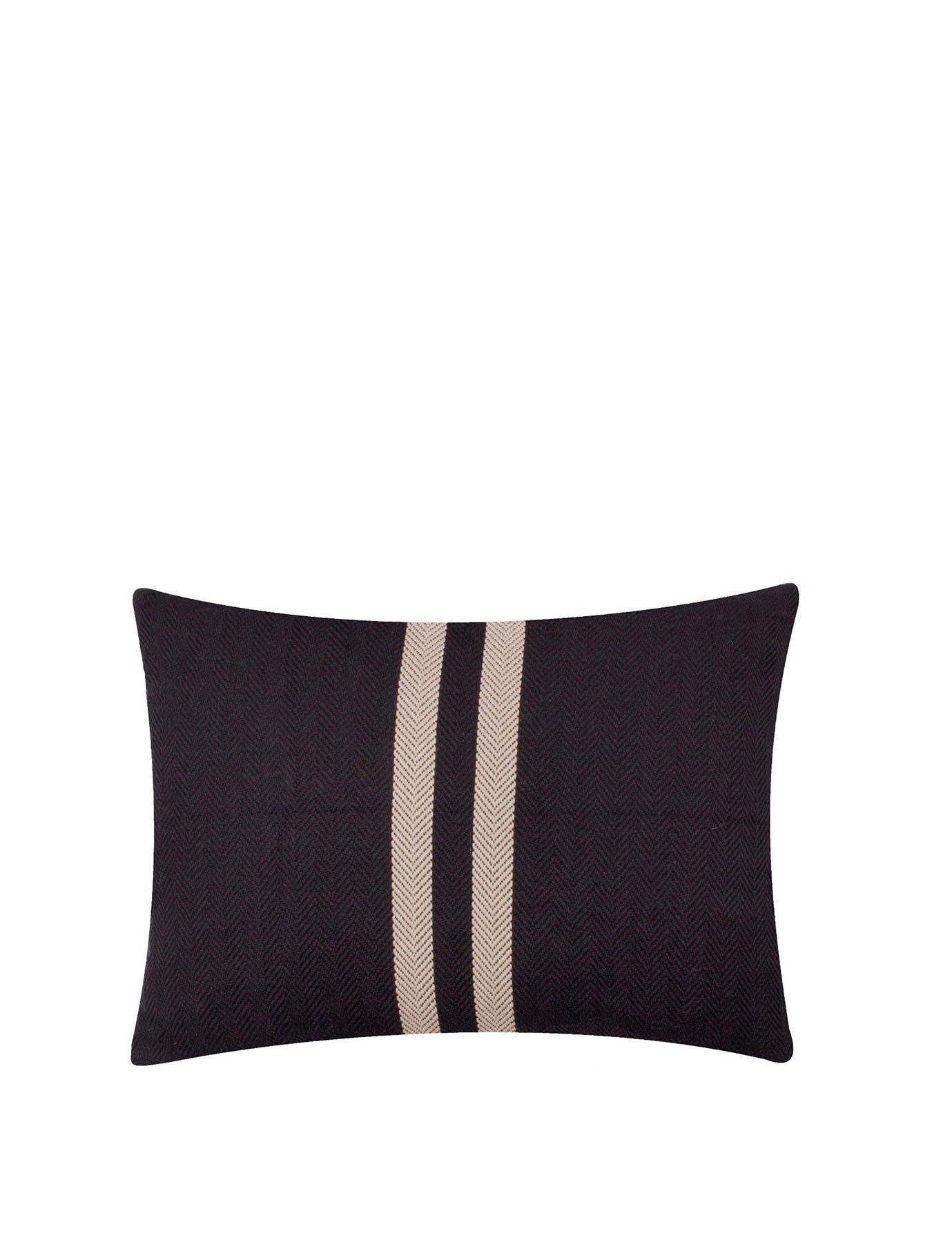 the-linen-yard-benton-cushion