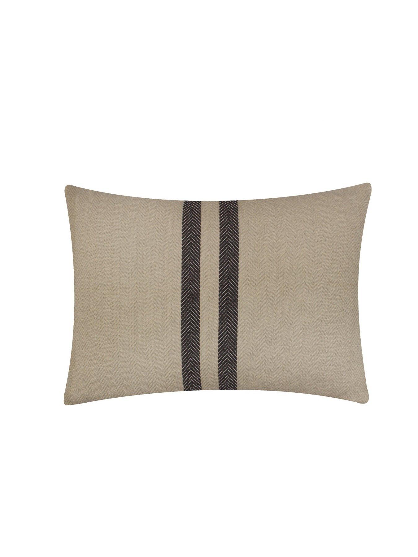 the-linen-yard-benton-cushion