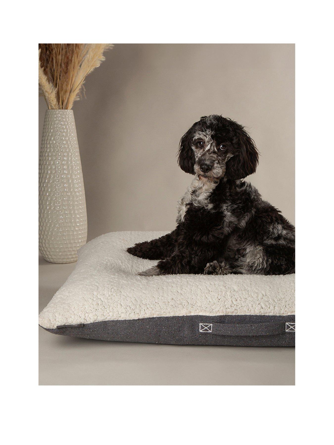 scruffs-eden-pillow-bed-charcoalstillFront