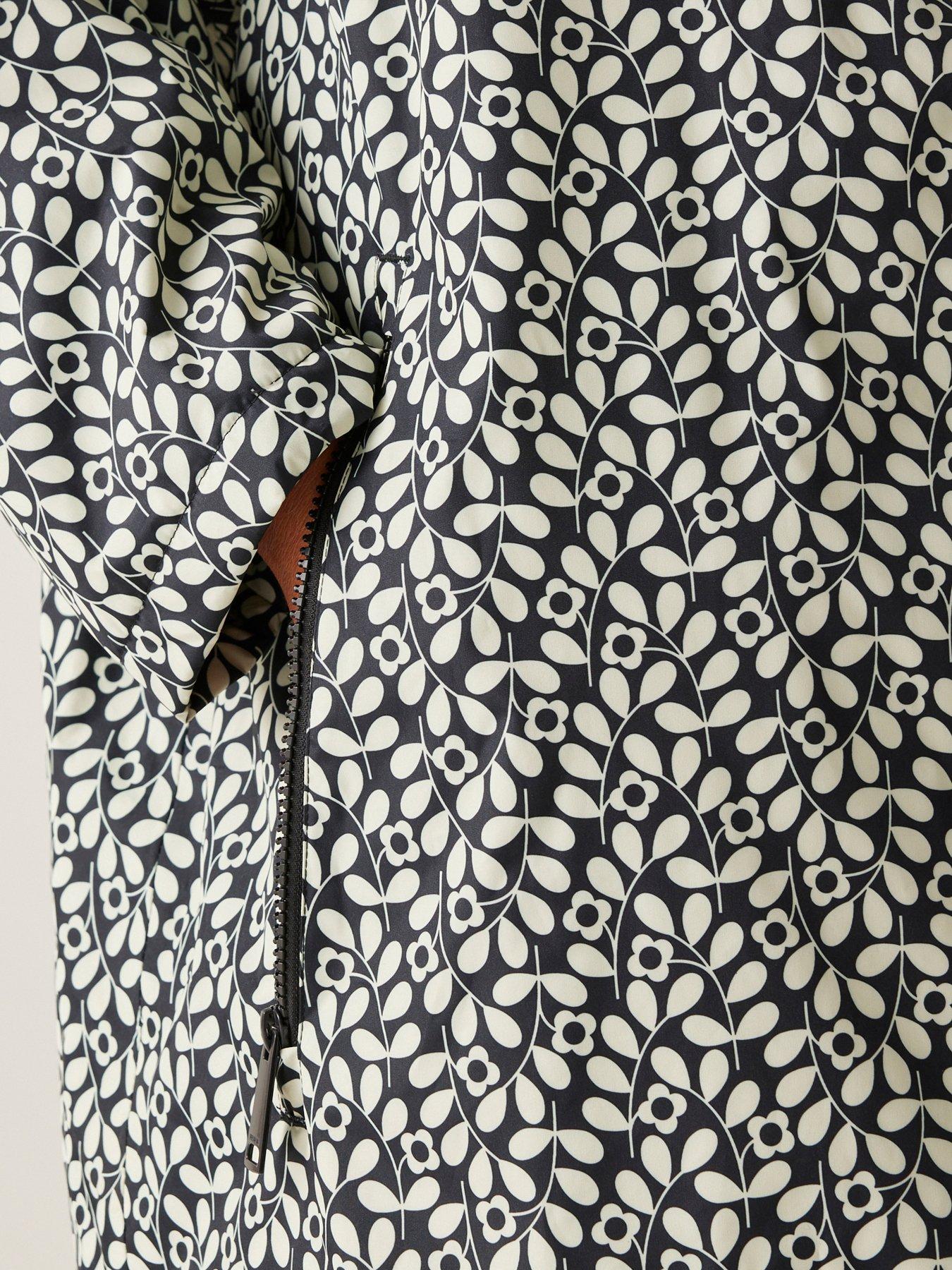 Image 5 of 6 of Regatta Womens Orla Waterproof Changing Robe - Black