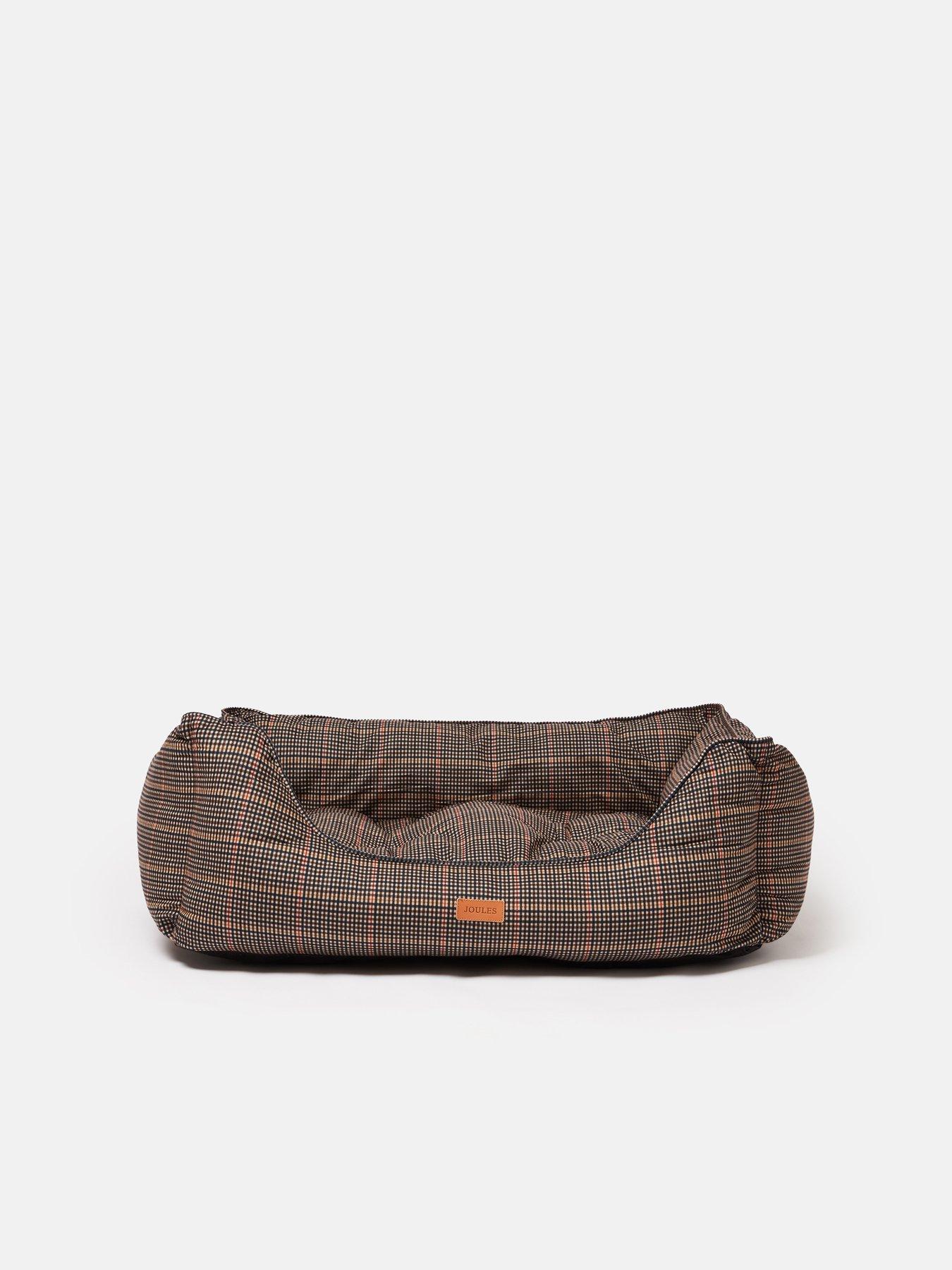 joules-henson-check-box-bed-sfront