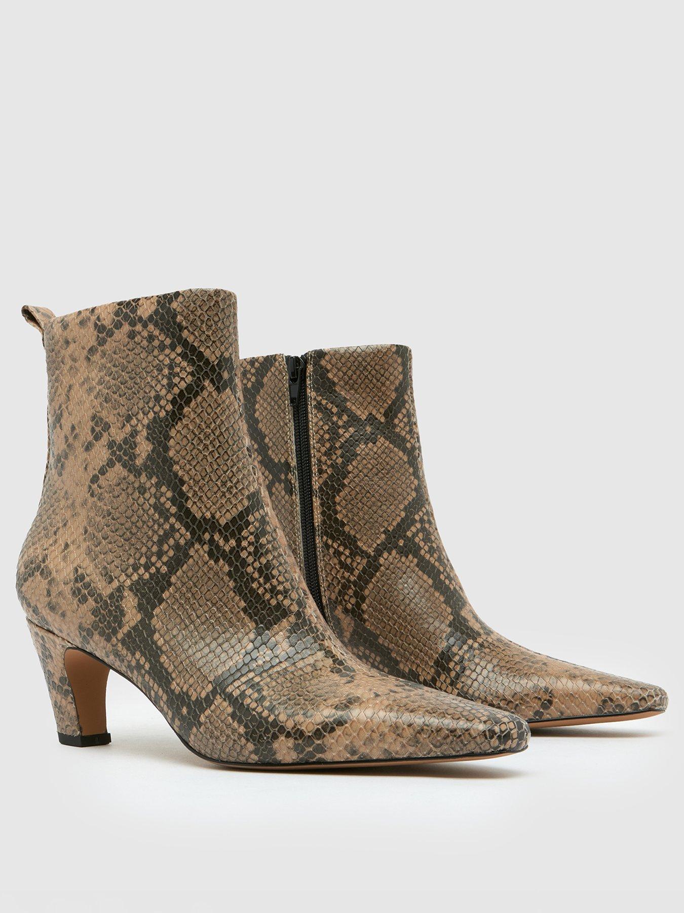 schuh-blakely-leather-chisel-toe-boot-printstillFront