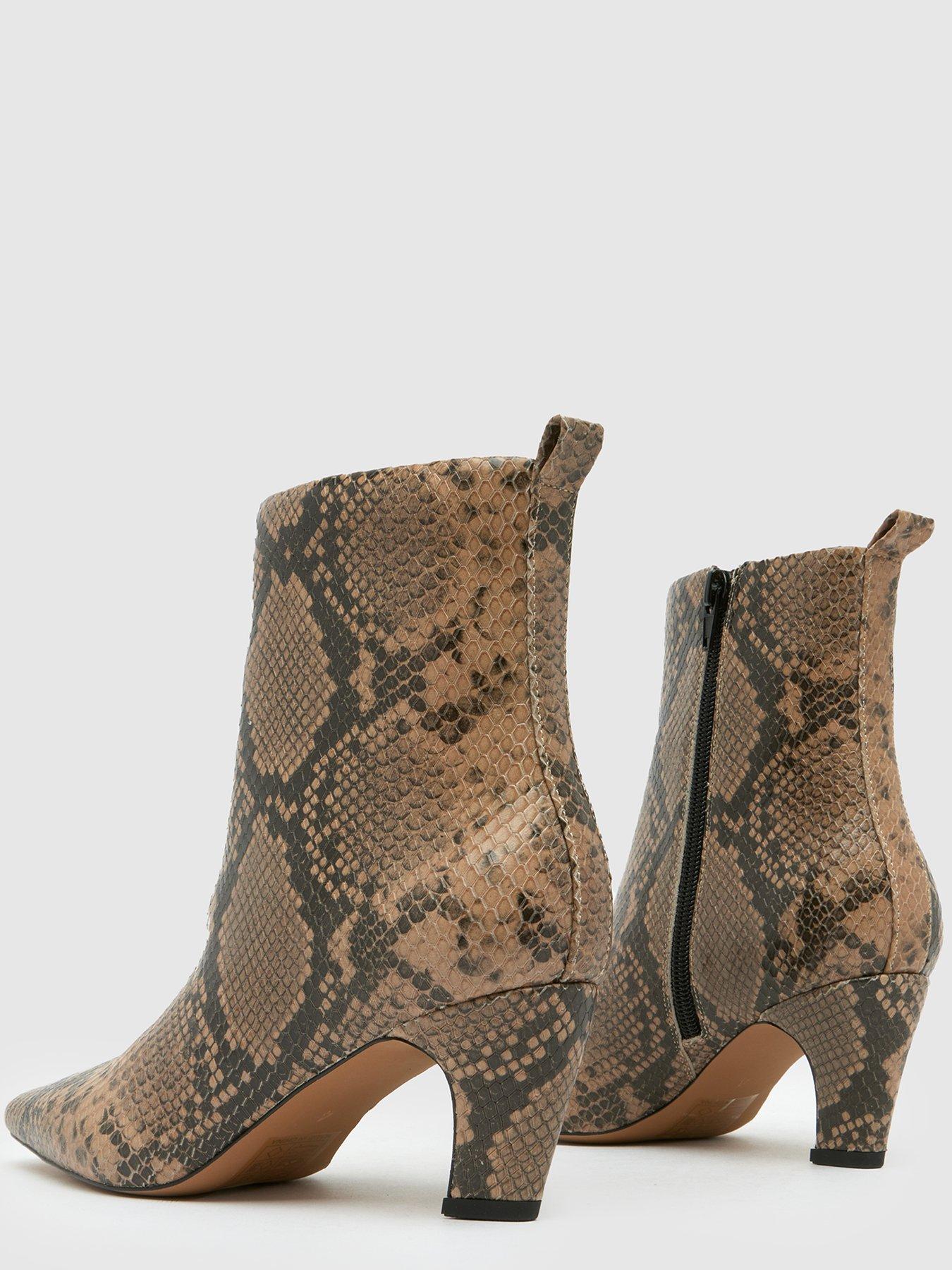 schuh-blakely-leather-chisel-toe-boot-printoutfit