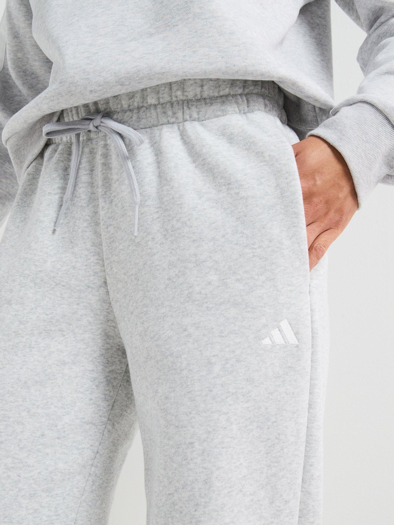 adidas-sportswear-womens-essentials-feel-cozy-joggers-greyoutfit