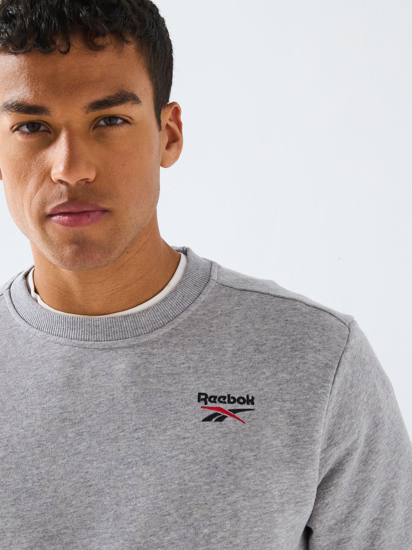 reebok-mens-identity-small-logo-crewneck-sweater-greyoutfit