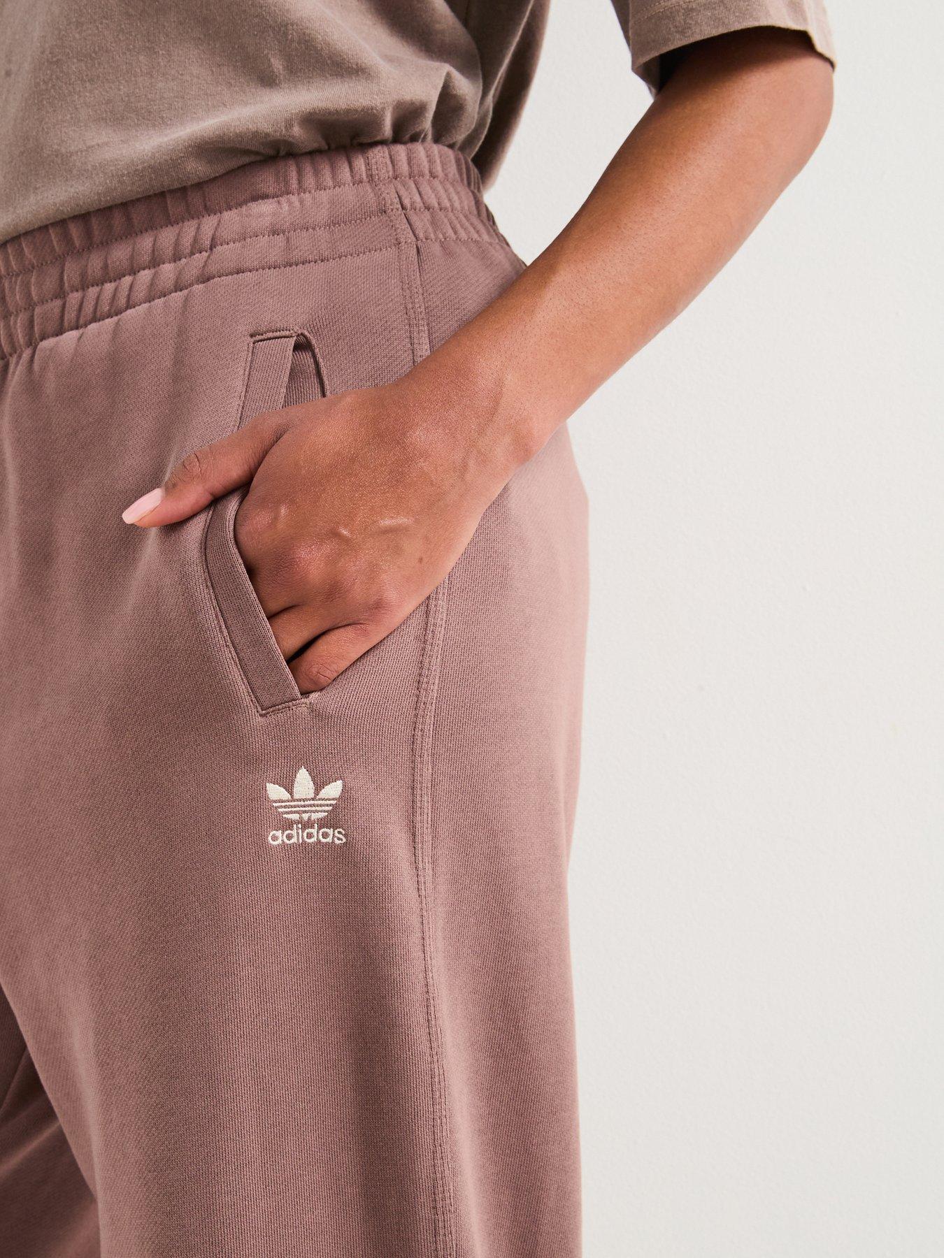 adidas-originals-womens-essentials-french-terry-joggers-brownoutfit