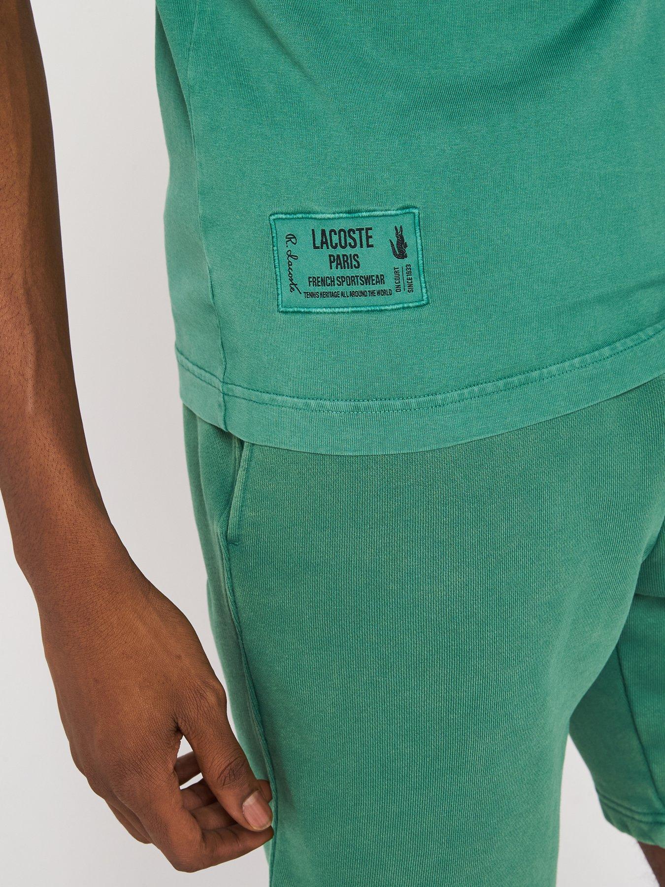 lacoste-regular-fit-washed-fleece-shorts-greenoutfit
