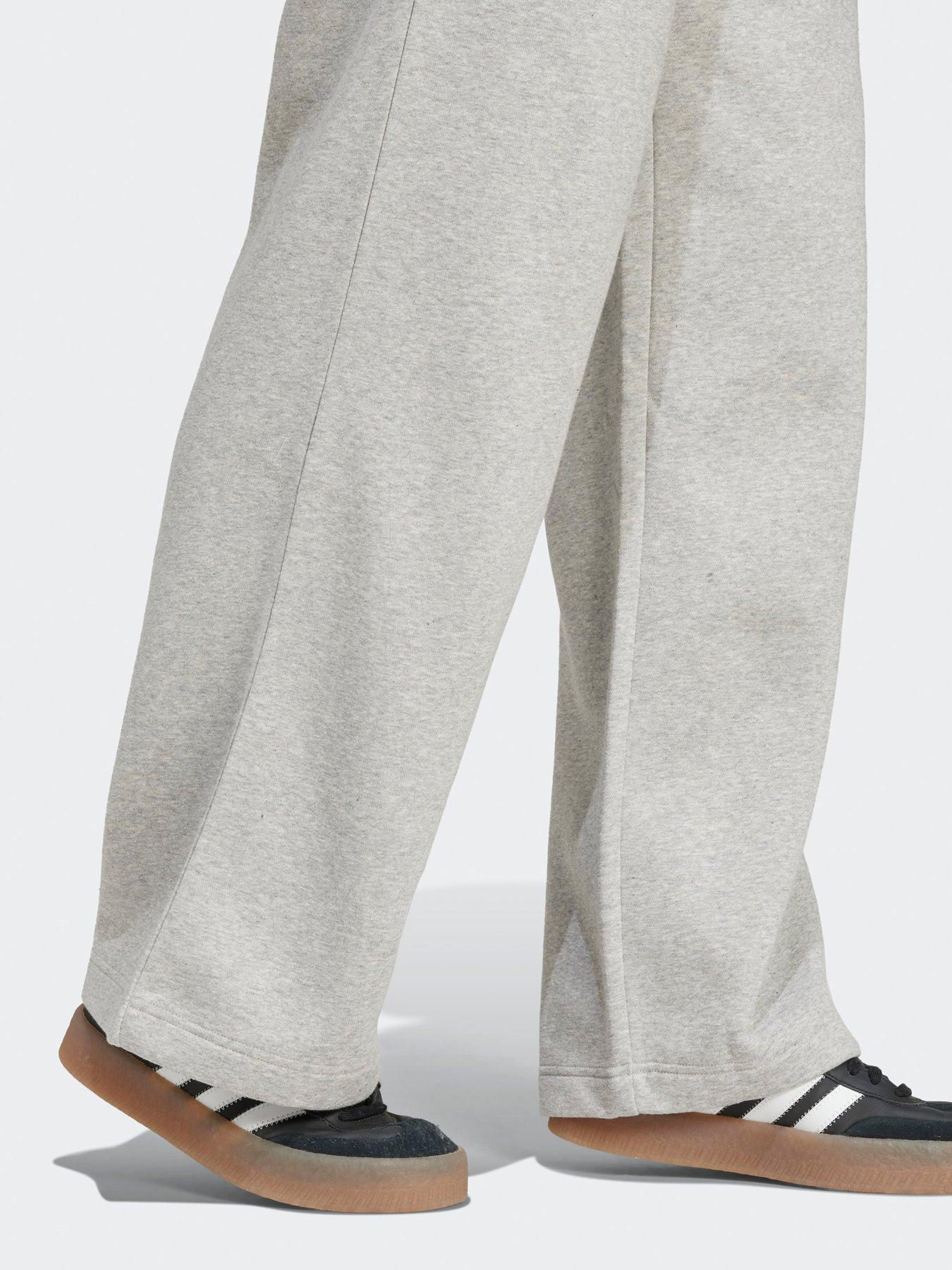 adidas-originals-womens-wide-leg-fleece-joggers-greyoutfit