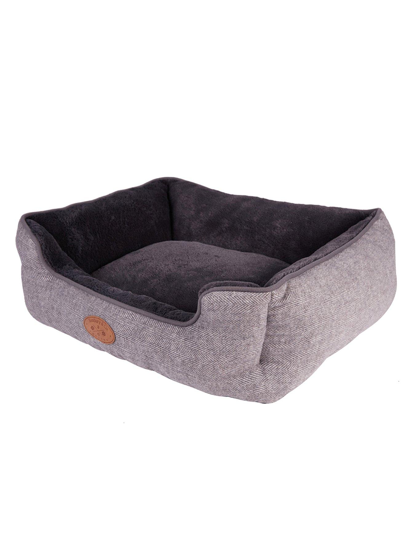 banbury-co-herringbone-luxury-pet-bed--nbspgreyoutfit