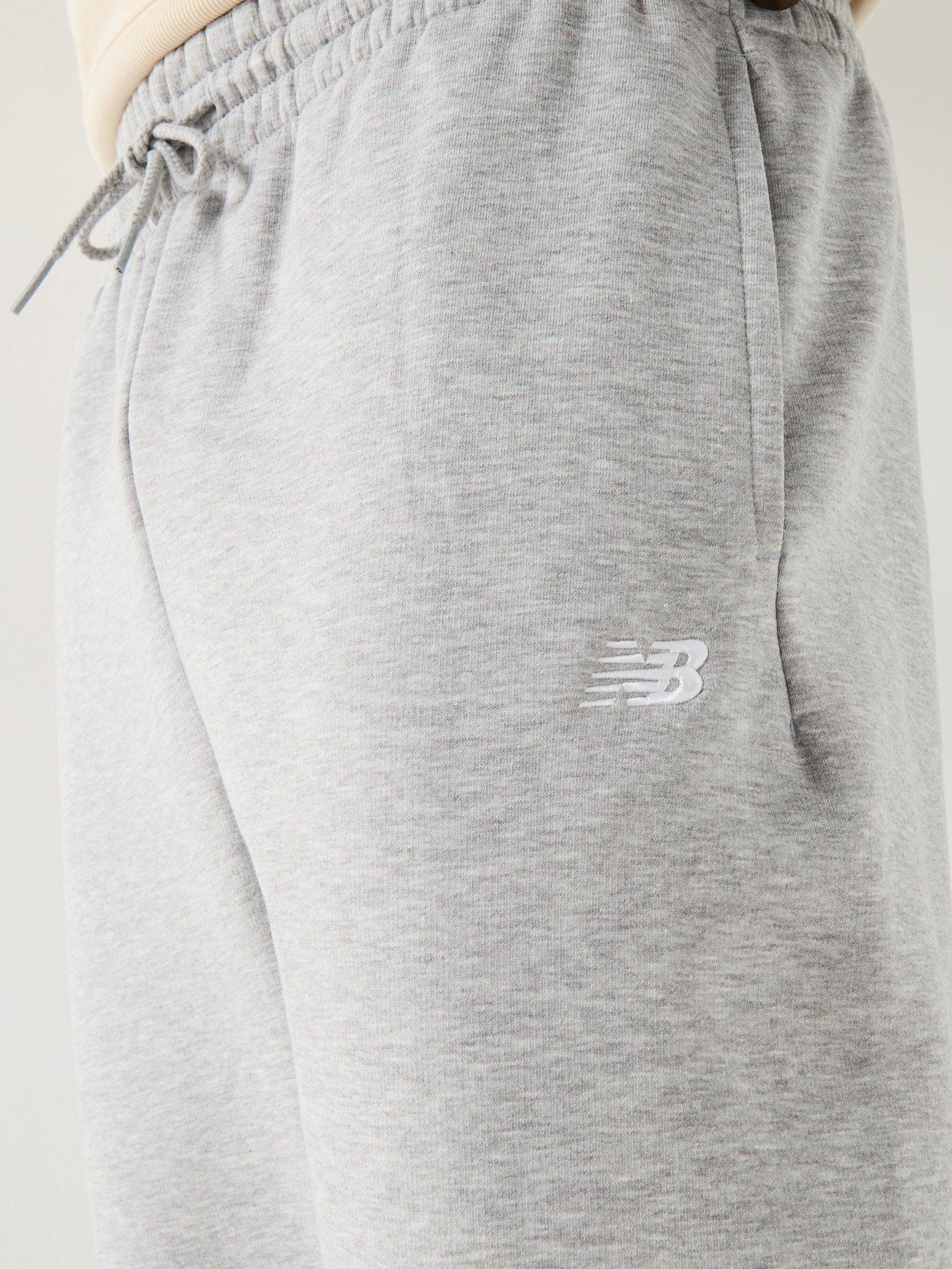 new-balance-mens-sport-essentials-fleece-joggers-greyoutfit