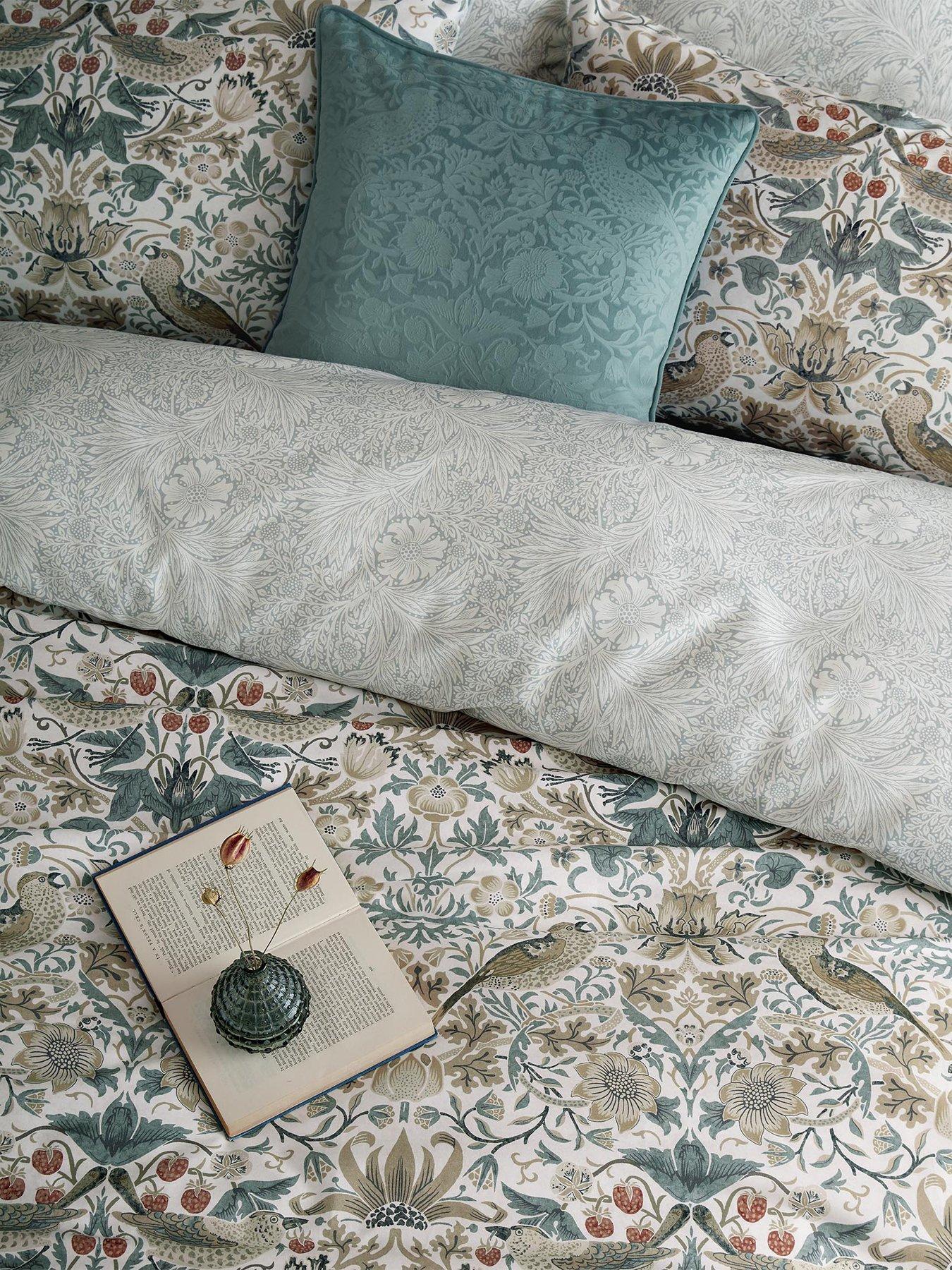 william-morris-at-home-strawberry-thief-duvet-cover-setoutfit