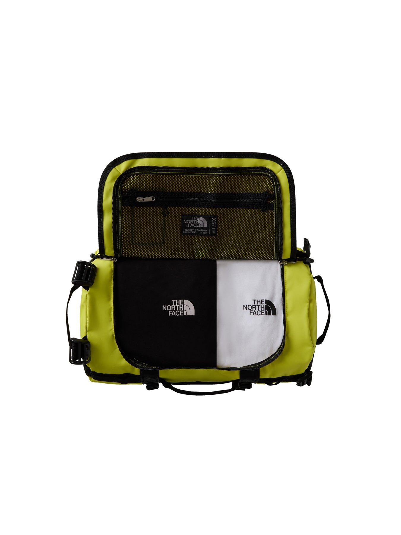 the-north-face-base-camp-duffel-bag-extra-small-limeoutfit