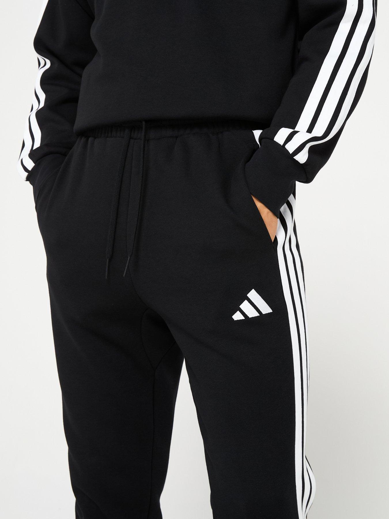 adidas-sportswear-mens-essential-3-stripe-fleece-pant-blackoutfit