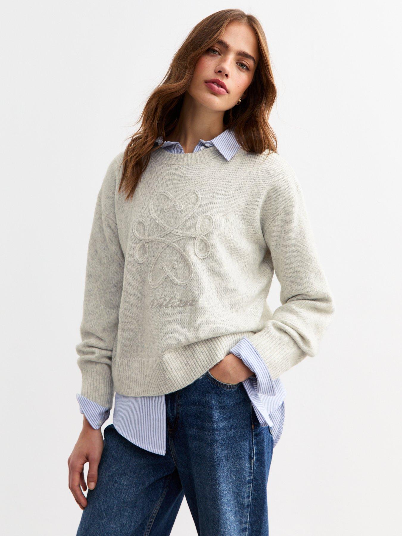 new-look-pale-heart-embroidered-milan-slogan-jumper-grey