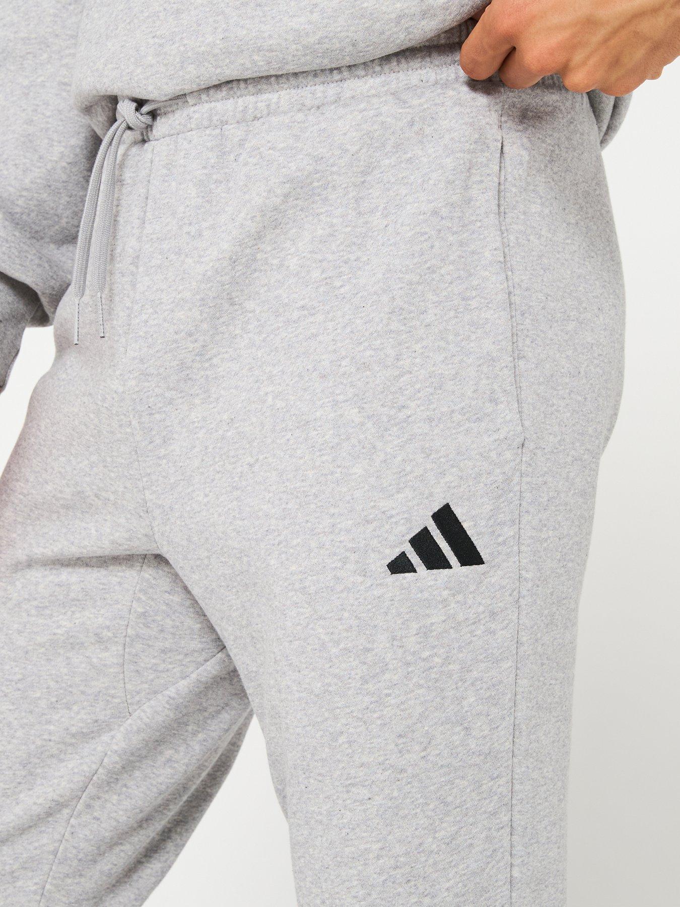 adidas-sportswear-mens-essentials-feelcozy-fleece-joggers-greyoutfit