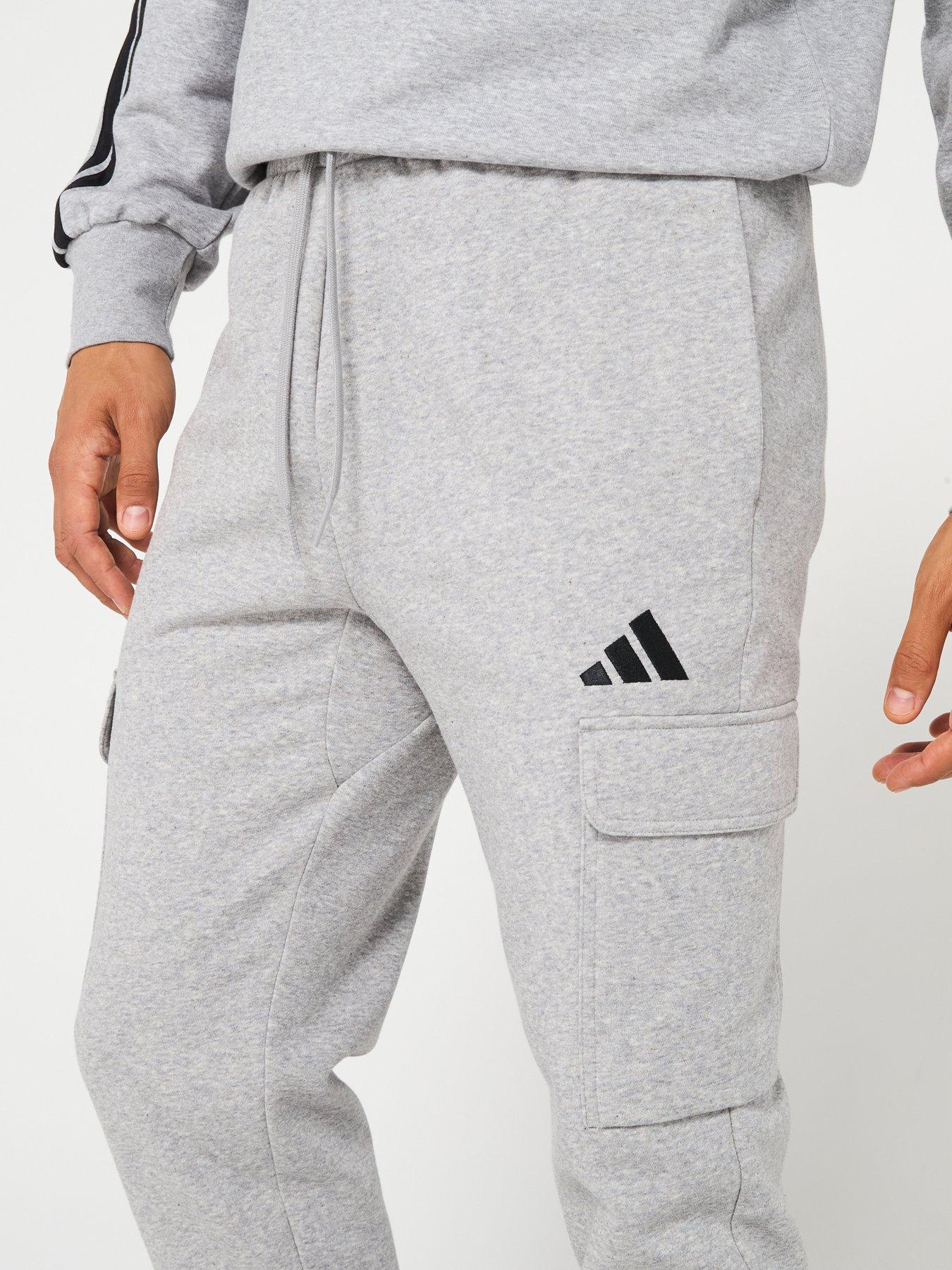 adidas-sportswear-mens-essentials-feelcozy-fleece-cargo-joggers-greyoutfit