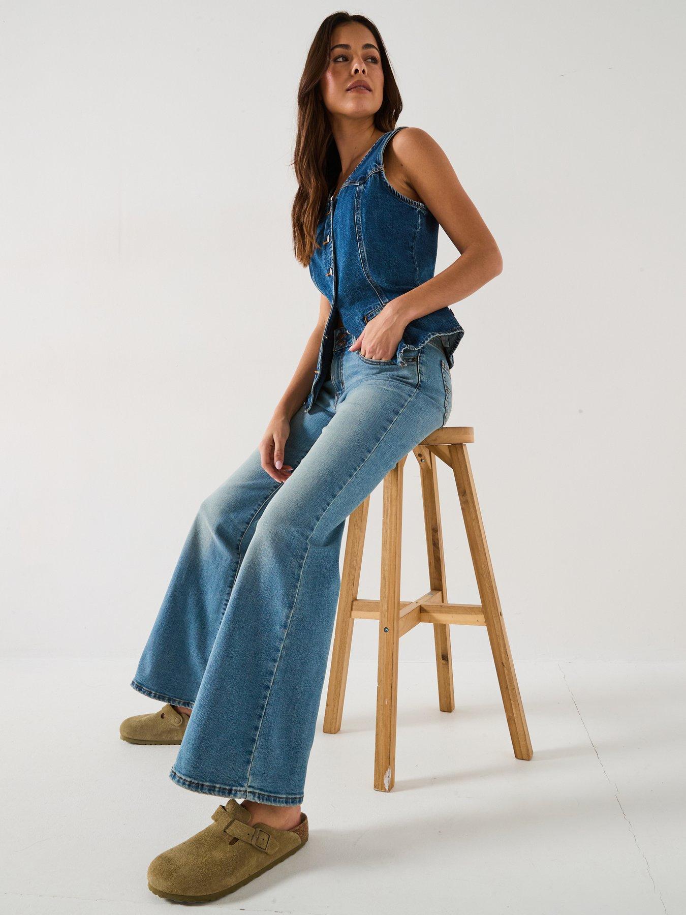 levis-superlow-flare-jeans-the-big-idea-blueoutfit