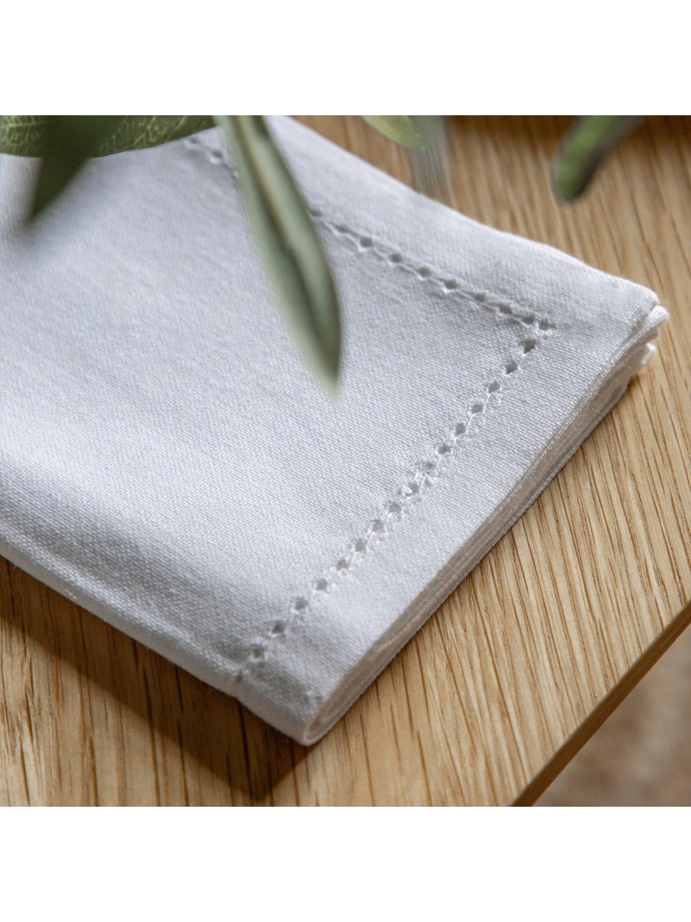 gallery-direct-white-classic-napkin-4pk-whiteoutfit