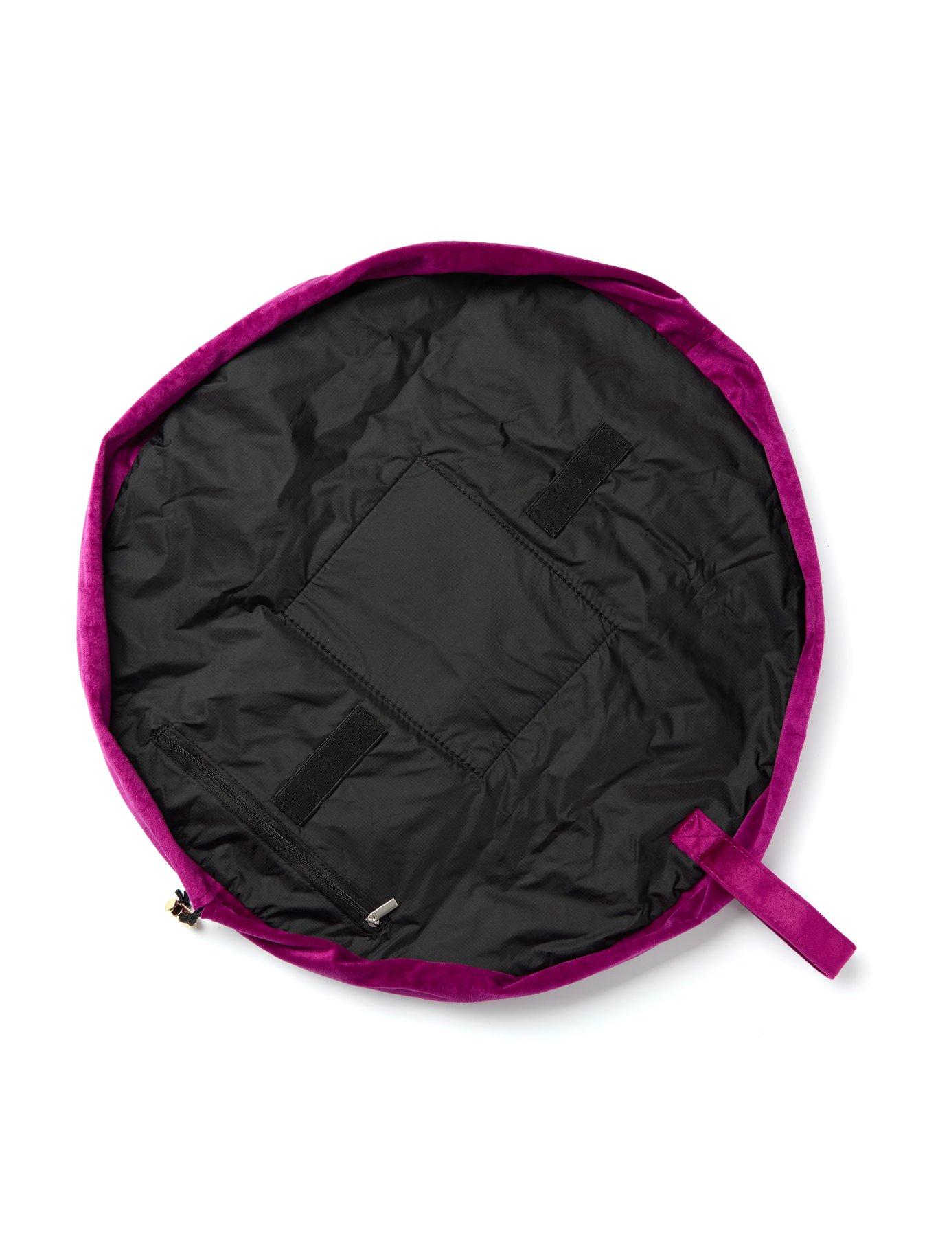 the-flat-lay-co-velvet-drawstring-makeup-bag-in-plum-daisiesoutfit