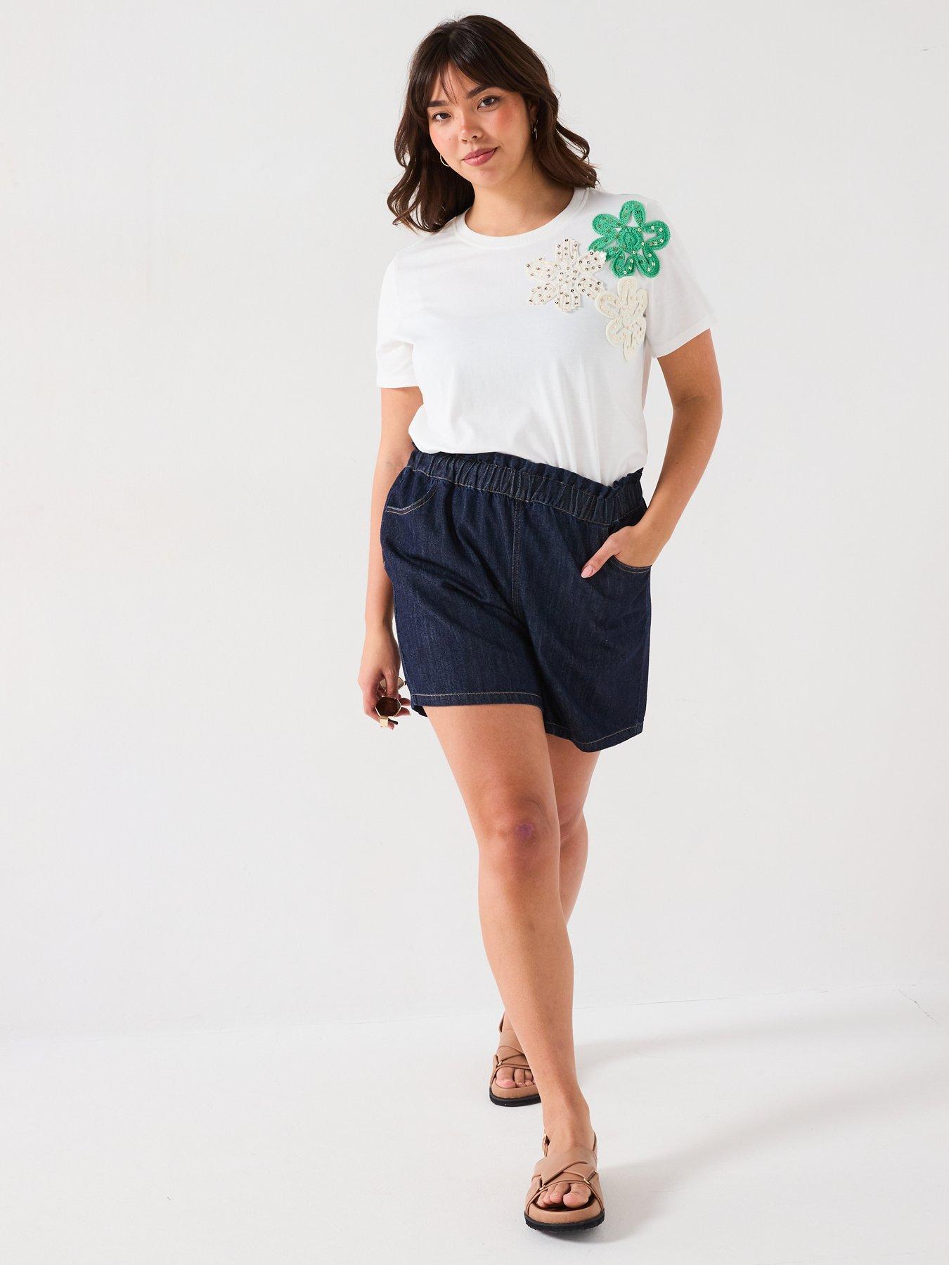 Image 3 of 5 of V by Very Curve Applique Floral T-Shirt - White