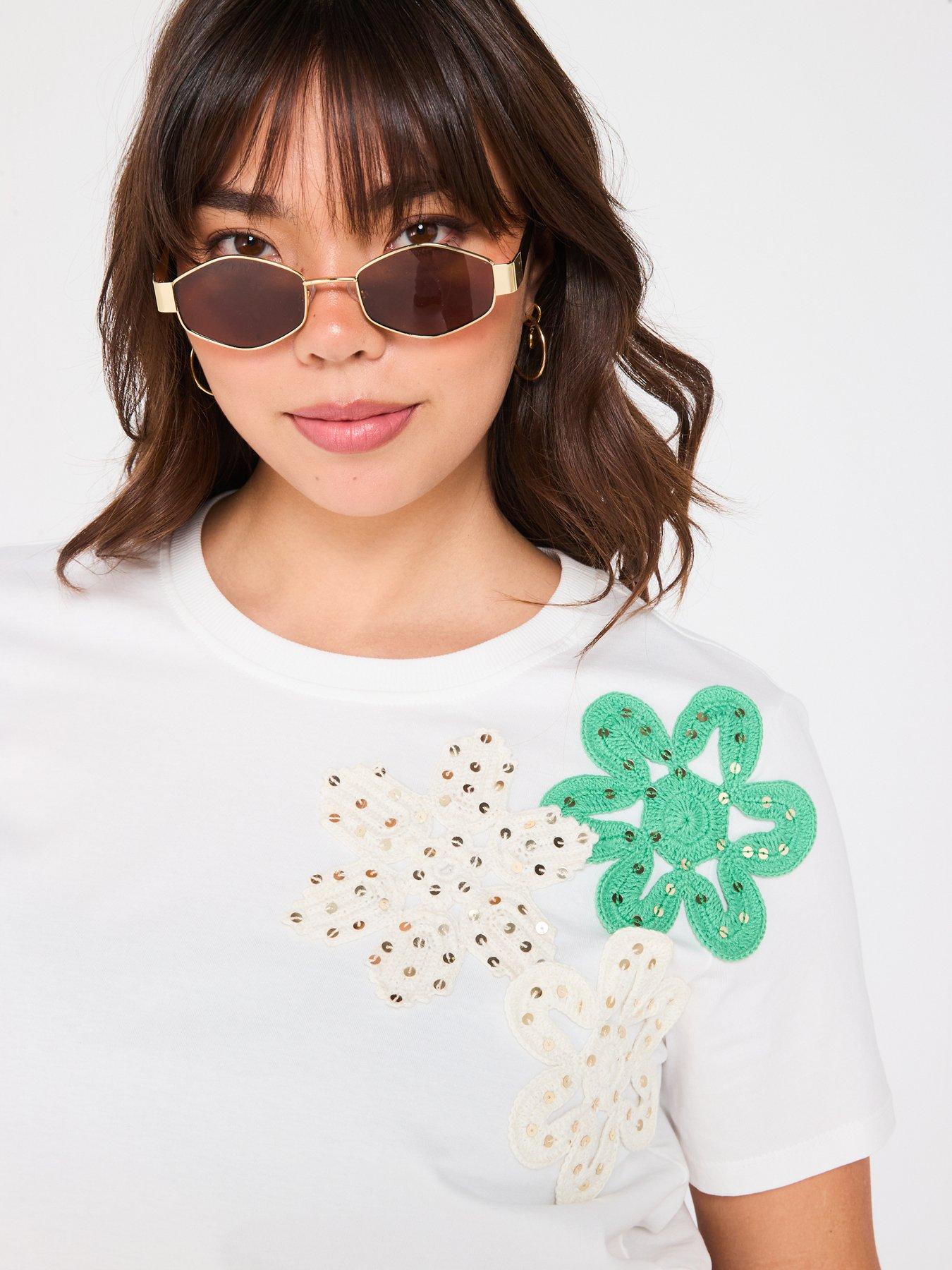 Image 4 of 5 of V by Very Curve Applique Floral T-Shirt - White