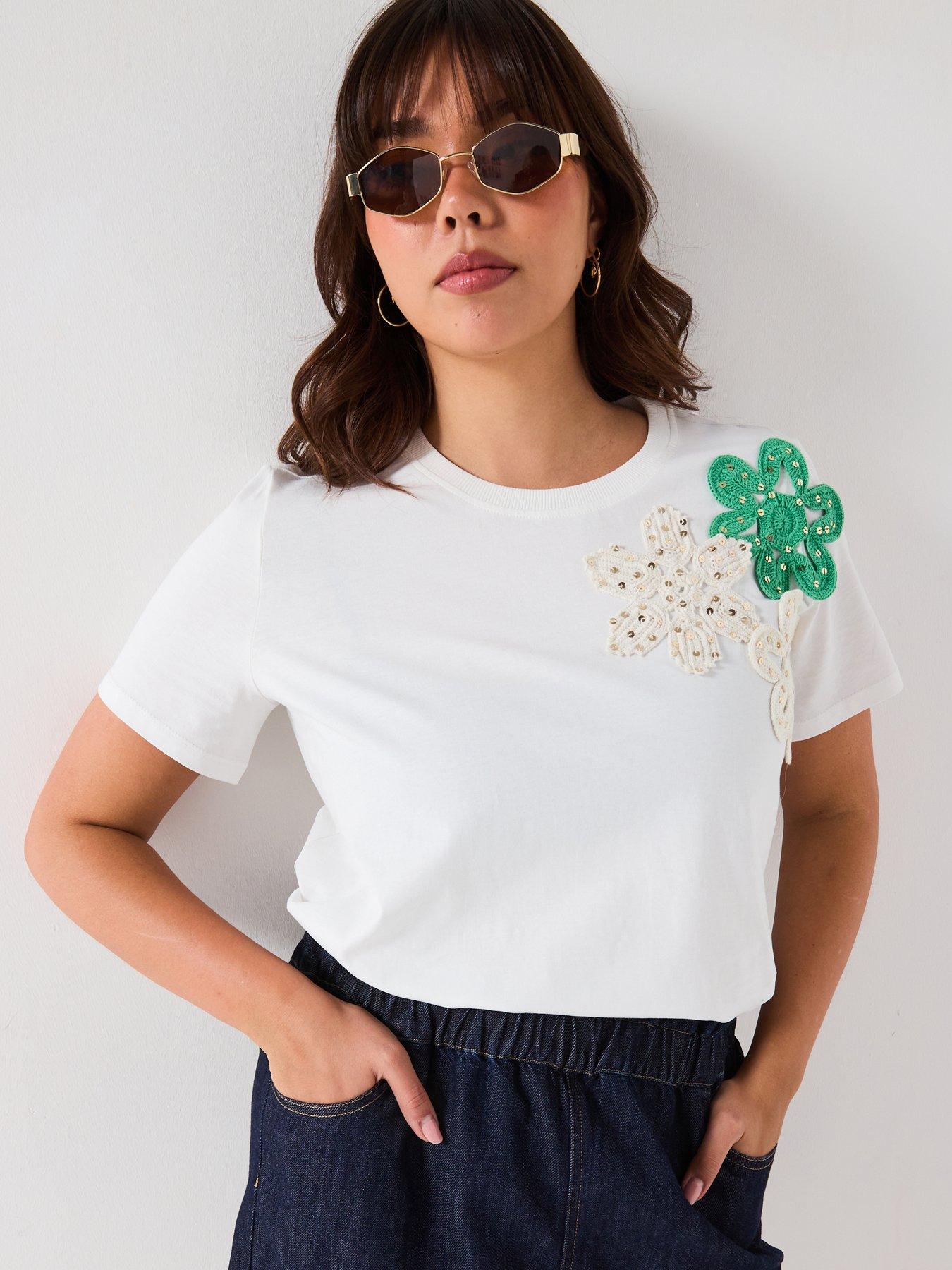 Image 5 of 5 of V by Very Curve Applique Floral T-Shirt - White