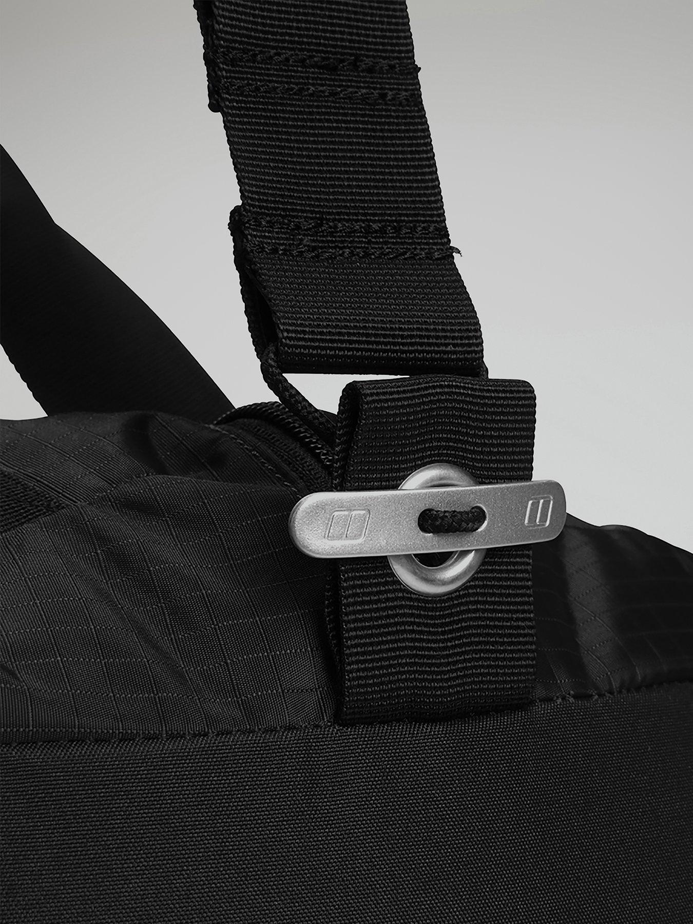 berghaus-mens-carryall-30-mule-bag-blackoutfit