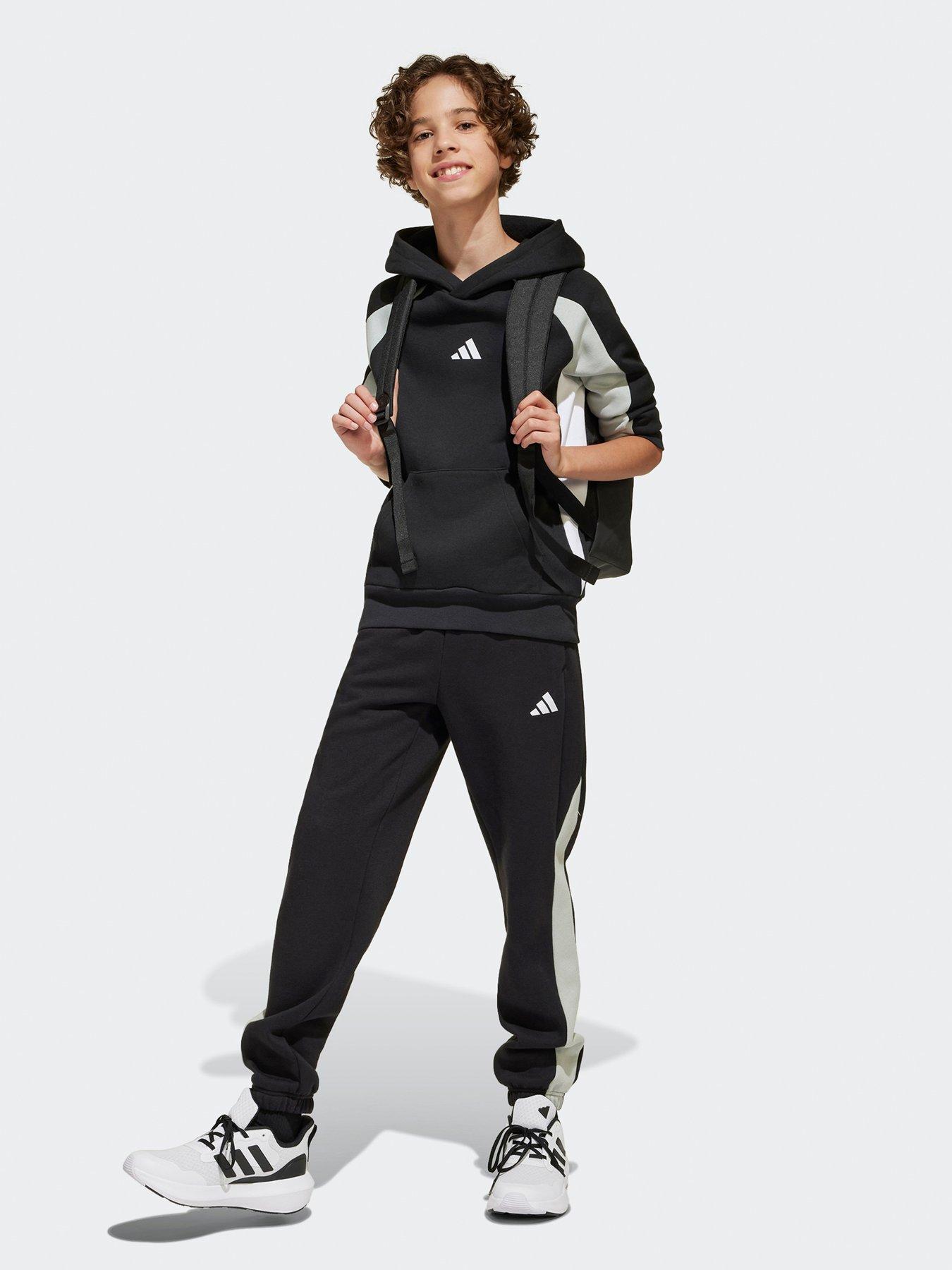 adidas-sportswear-junior-boys-seasonal-essentials-colorblock-joggers-blackoutfit