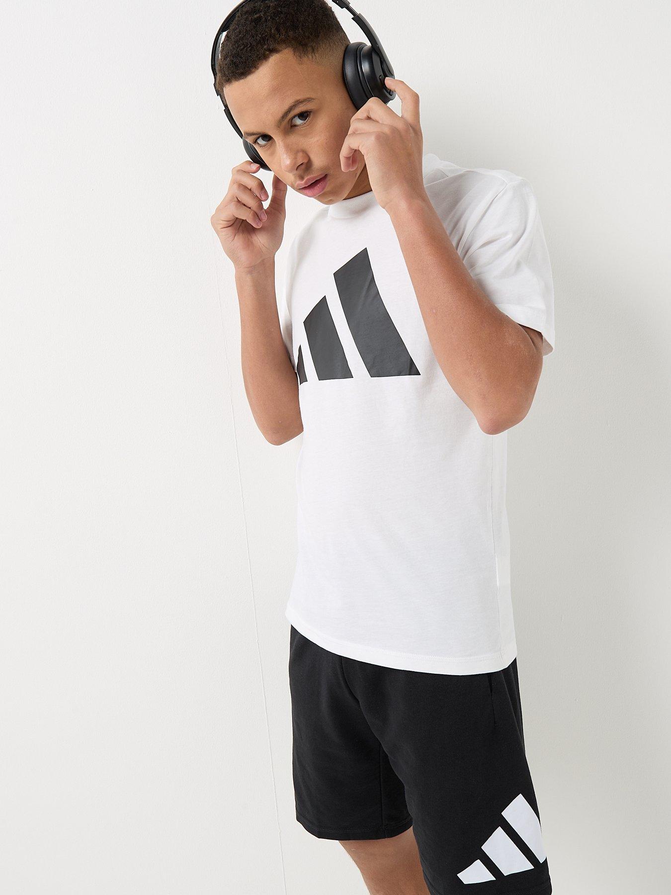 Image 1 of 6 of adidas Sportswear Junior Boys Essentials T-Shirt &amp; Shorts Set - White