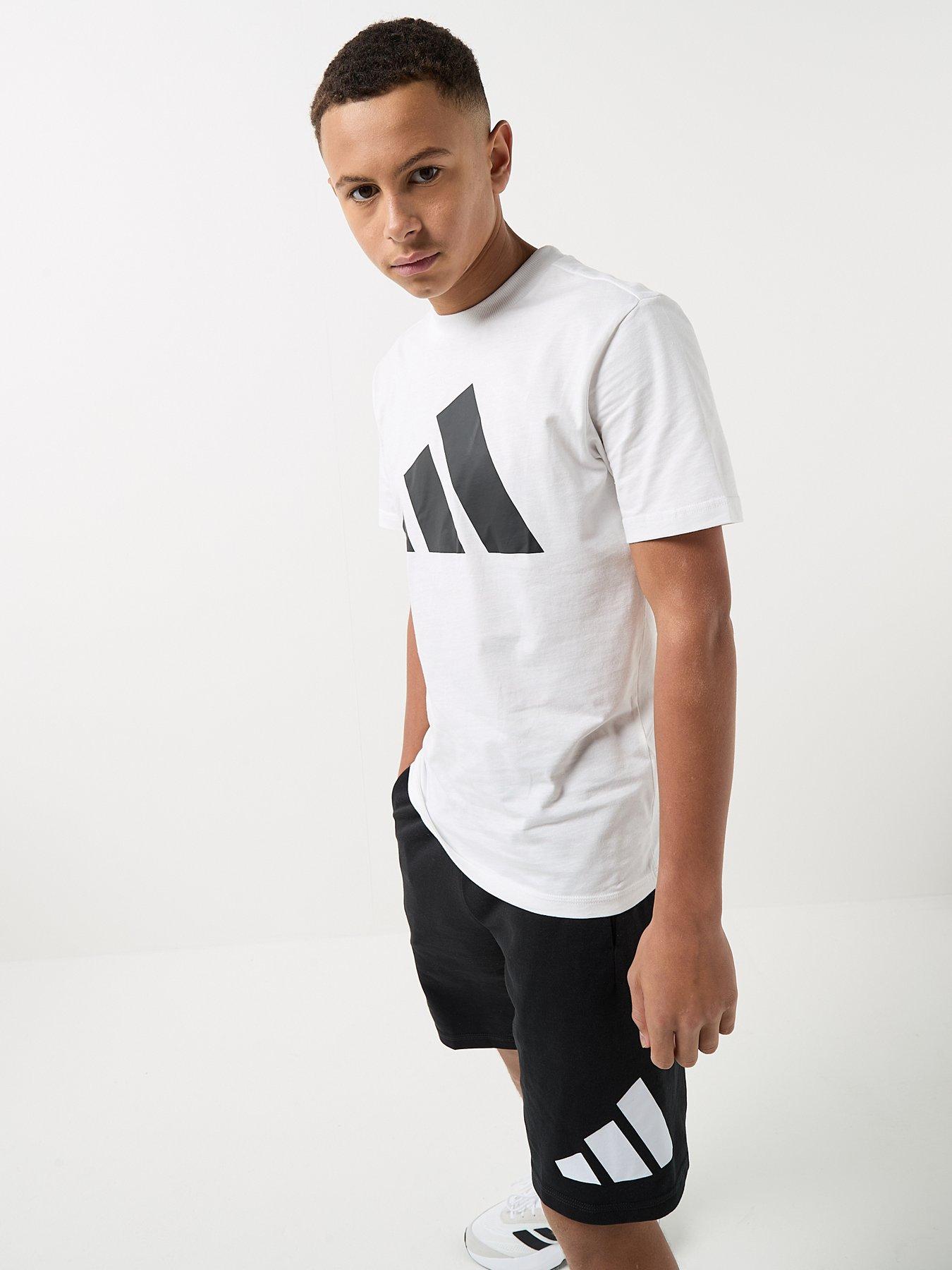 Image 4 of 6 of adidas Sportswear Junior Boys Essentials T-Shirt &amp; Shorts Set - White