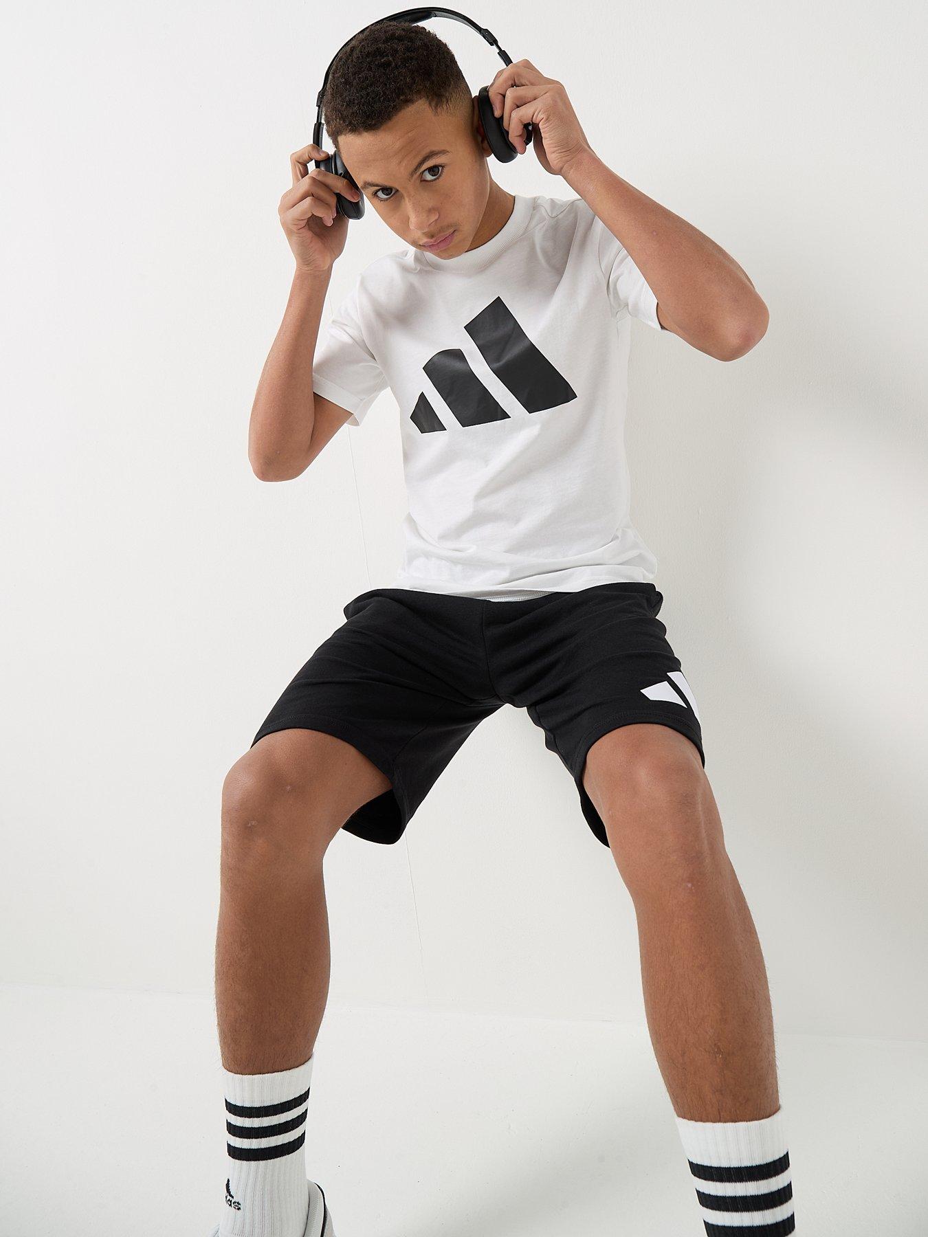 Image 5 of 6 of adidas Sportswear Junior Boys Essentials T-Shirt &amp; Shorts Set - White