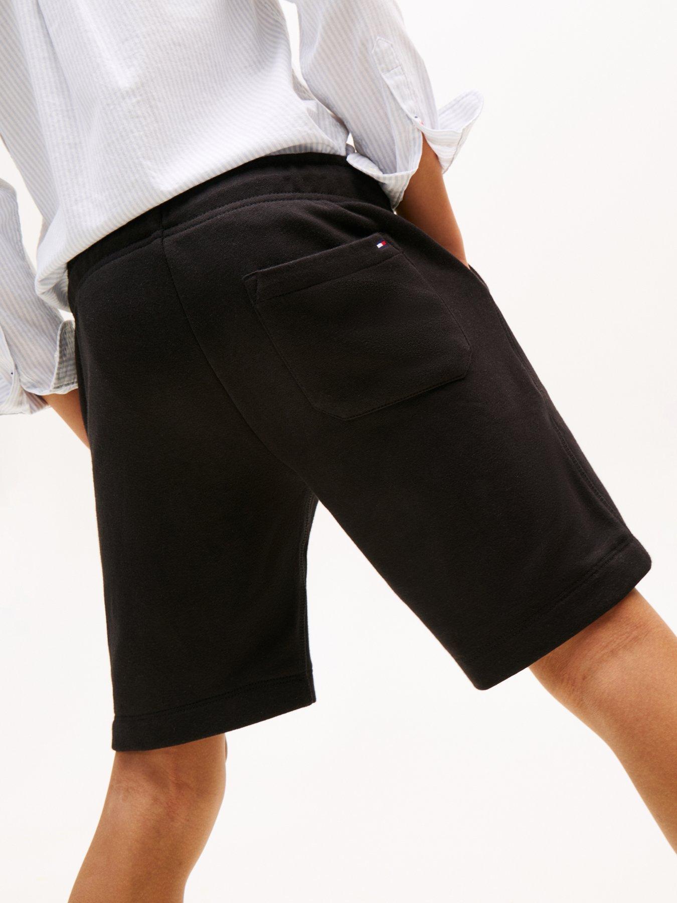 tommy-hilfiger-boys-flag-sweatshort-blackoutfit