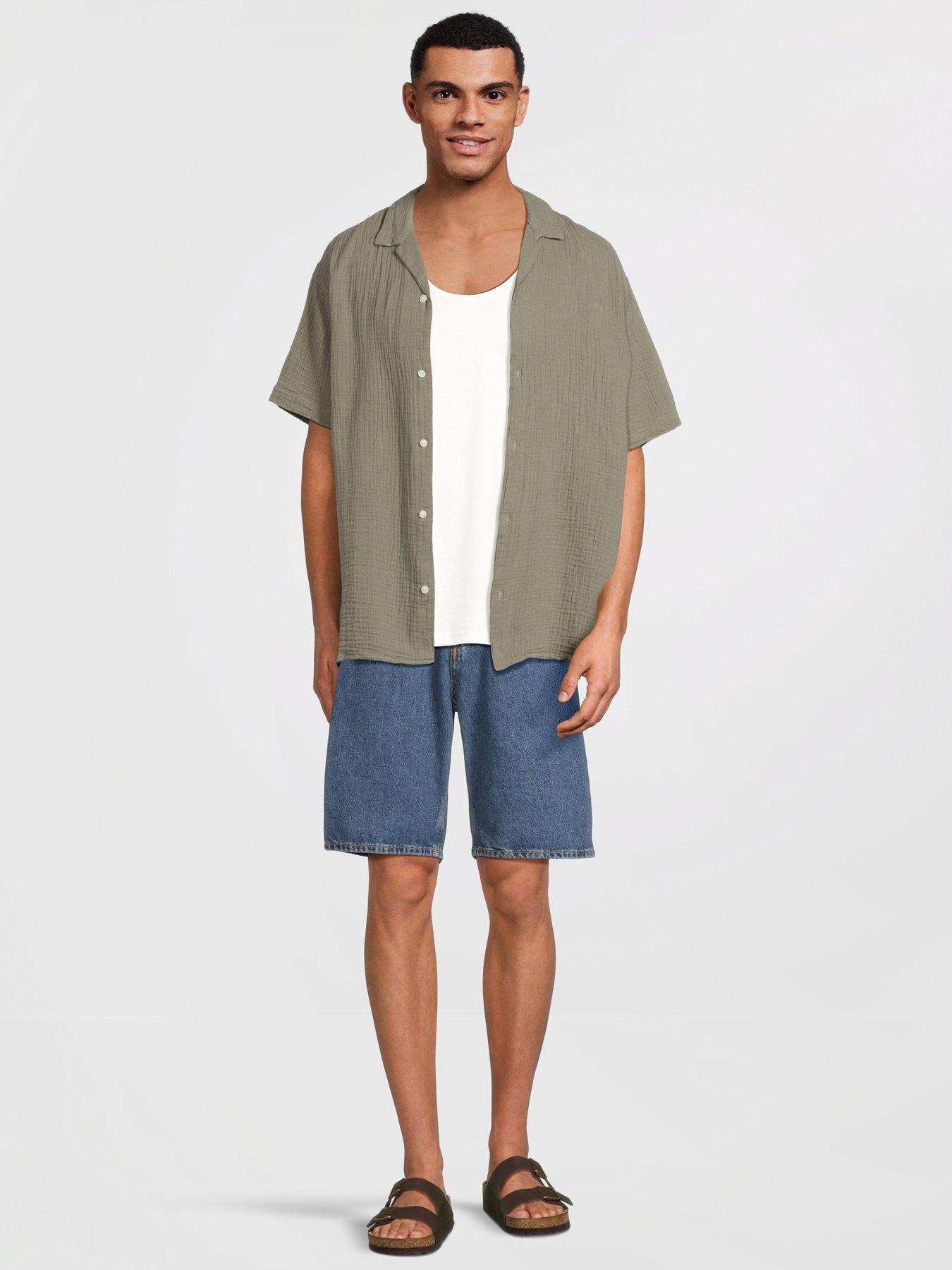 Image 4 of 6 of Levi's Levis Housemark Vest- White