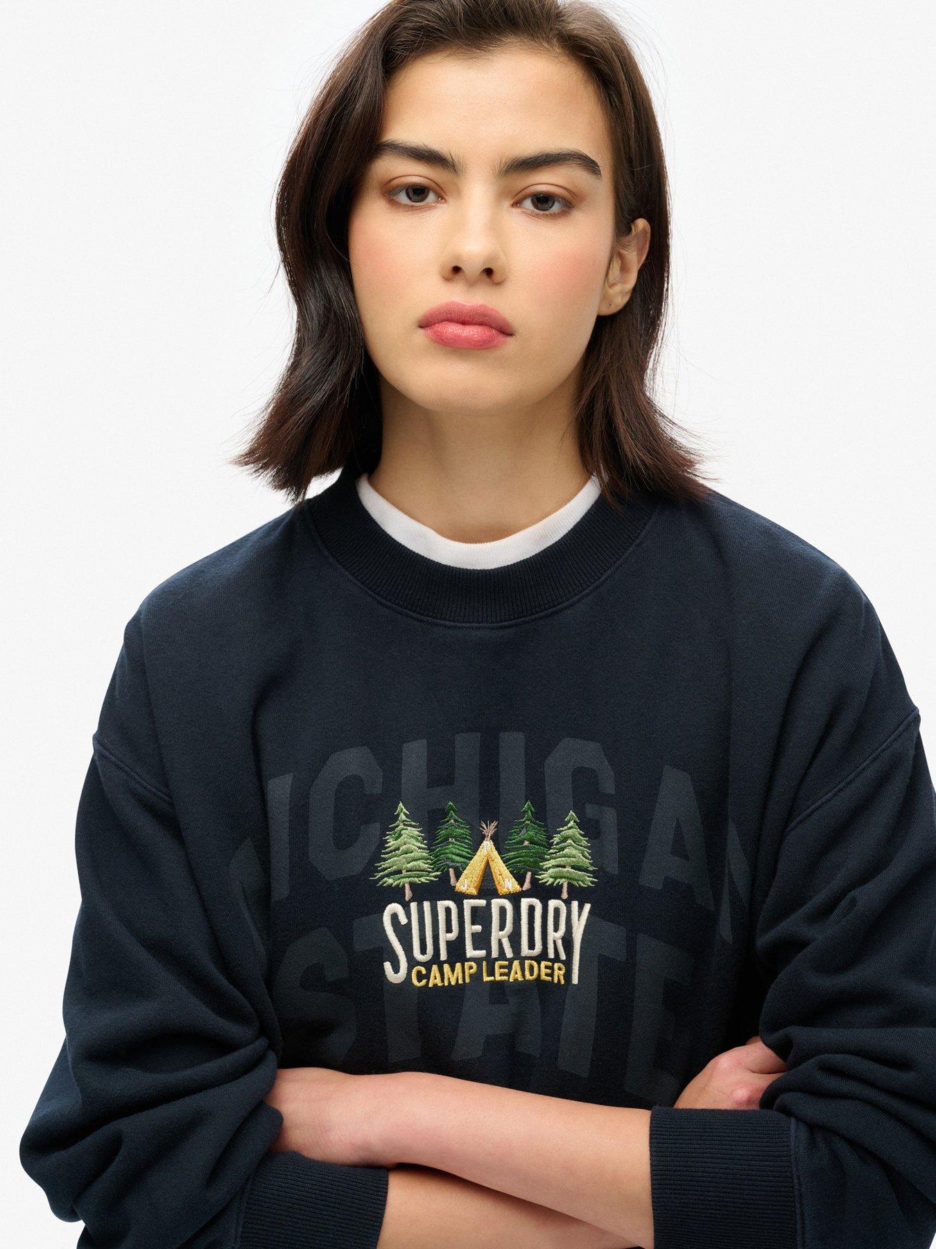 superdry-travel-souvenir-logo-sweatshirt-navyoutfit