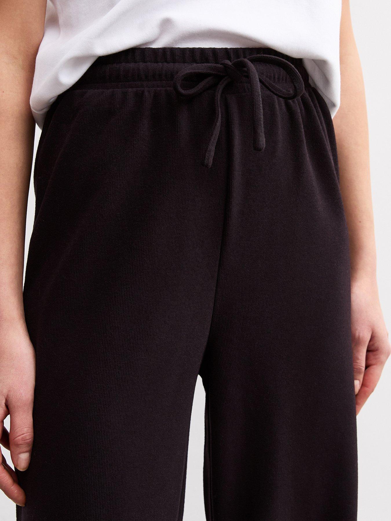 new-look-soft-touch-wide-leg-trousers-blackoutfit