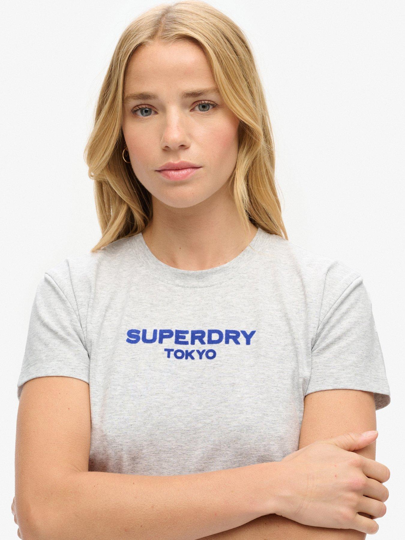 superdry-sport-luxe-graphic-t-shirt-greyoutfit