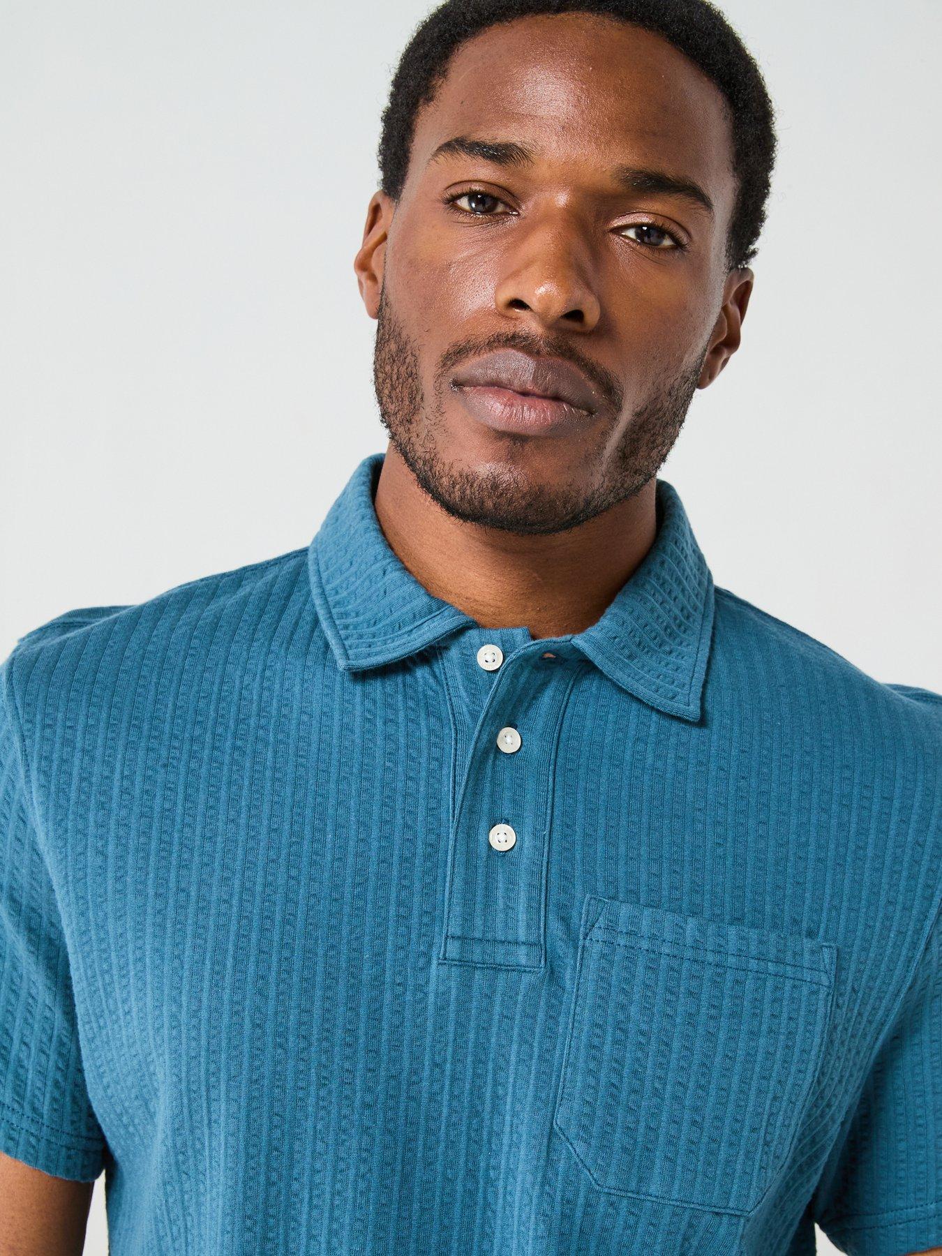 barbour-barbour-dymchurch-seersucker-short-sleeve-polo-shirt-blueoutfit