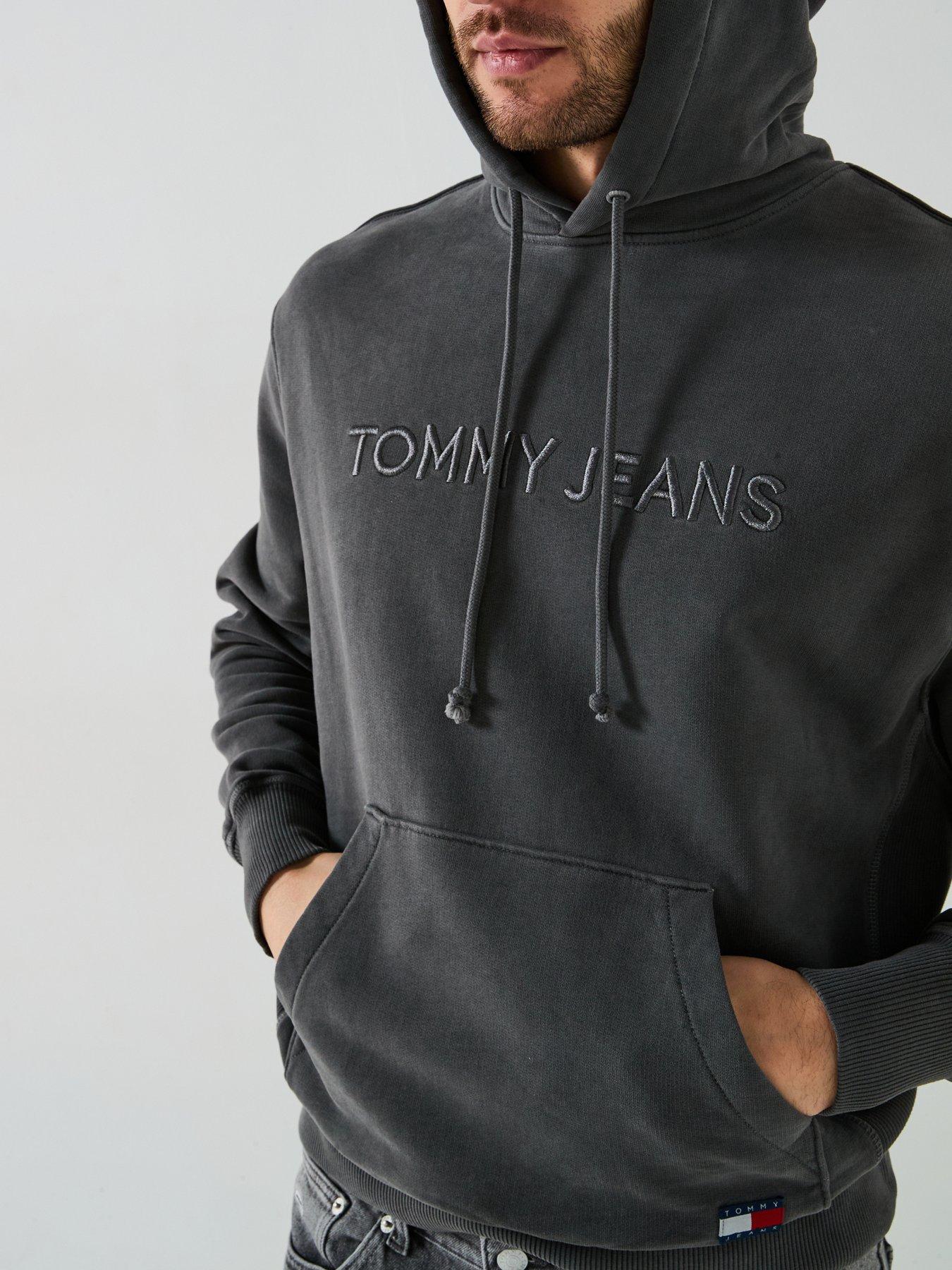 Image 4 of 6 of Tommy Jeans Relaxed Label Logo Hoodie - Black